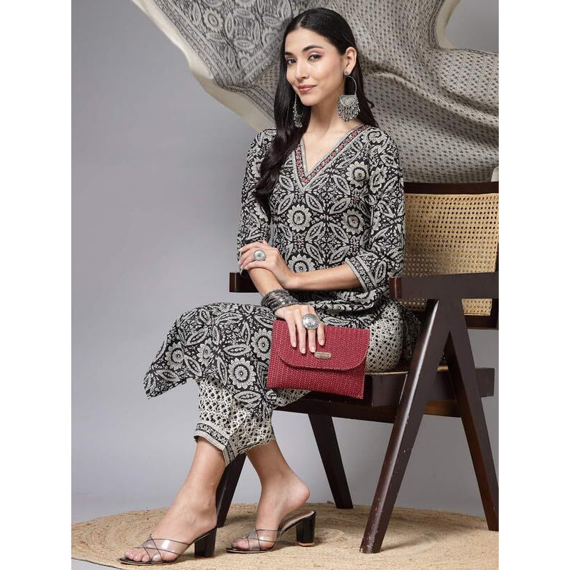 Pinkmint Kalamkari Printed Straight Kurta with Side Pocket Kurta Set Black