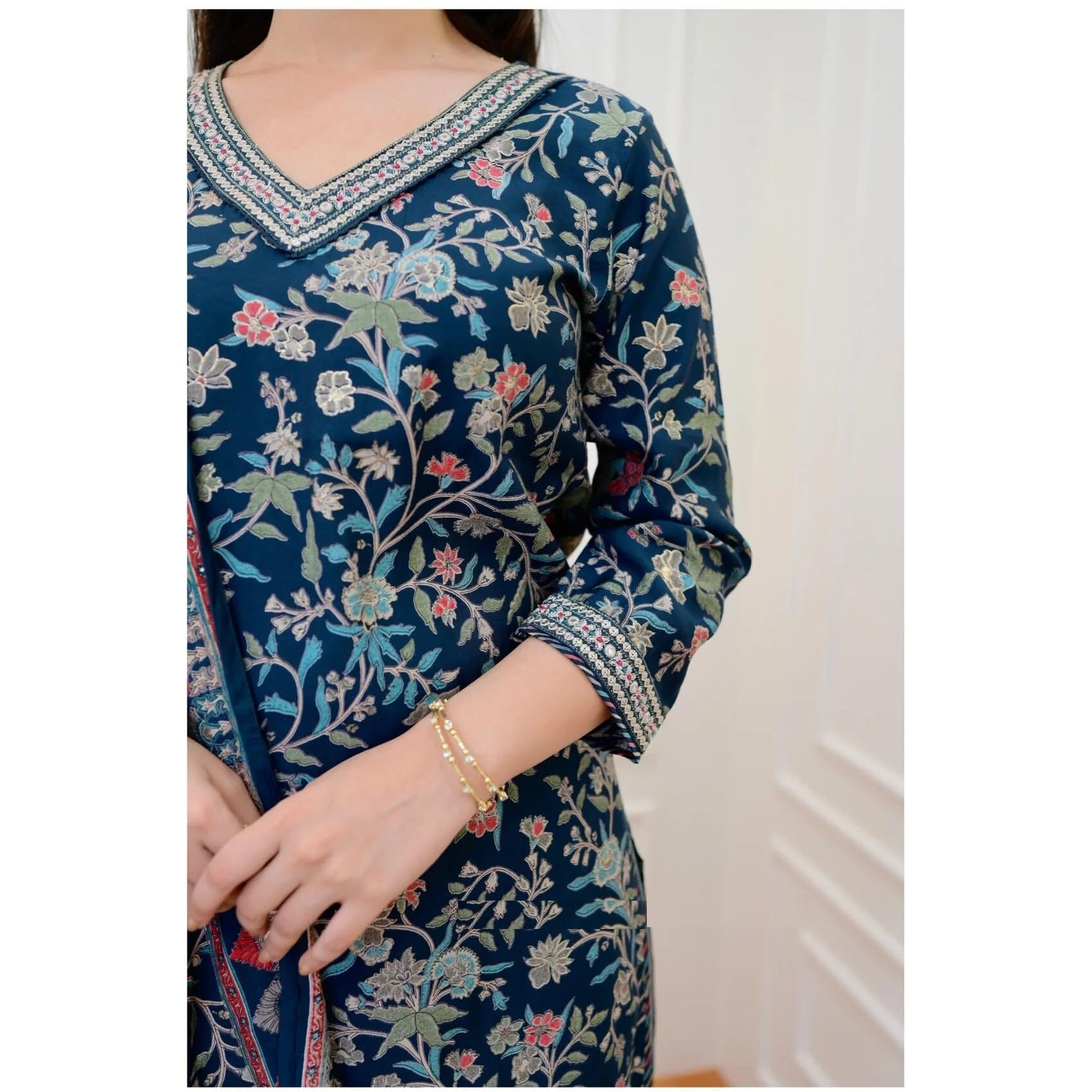KLOSIA Women Printed Kurta and Pant Set with Dupatta (Medium) Blue