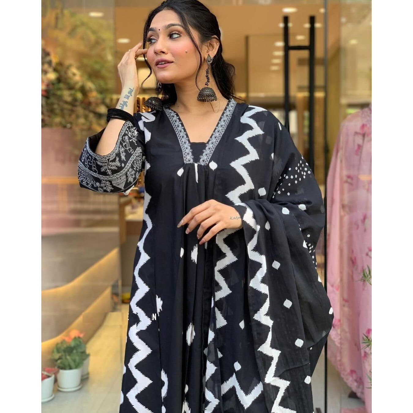 KLOSIA Viscose Women Printed A-Line Kurta Pant With Dupatta (IN, Alpha, XL, Black)