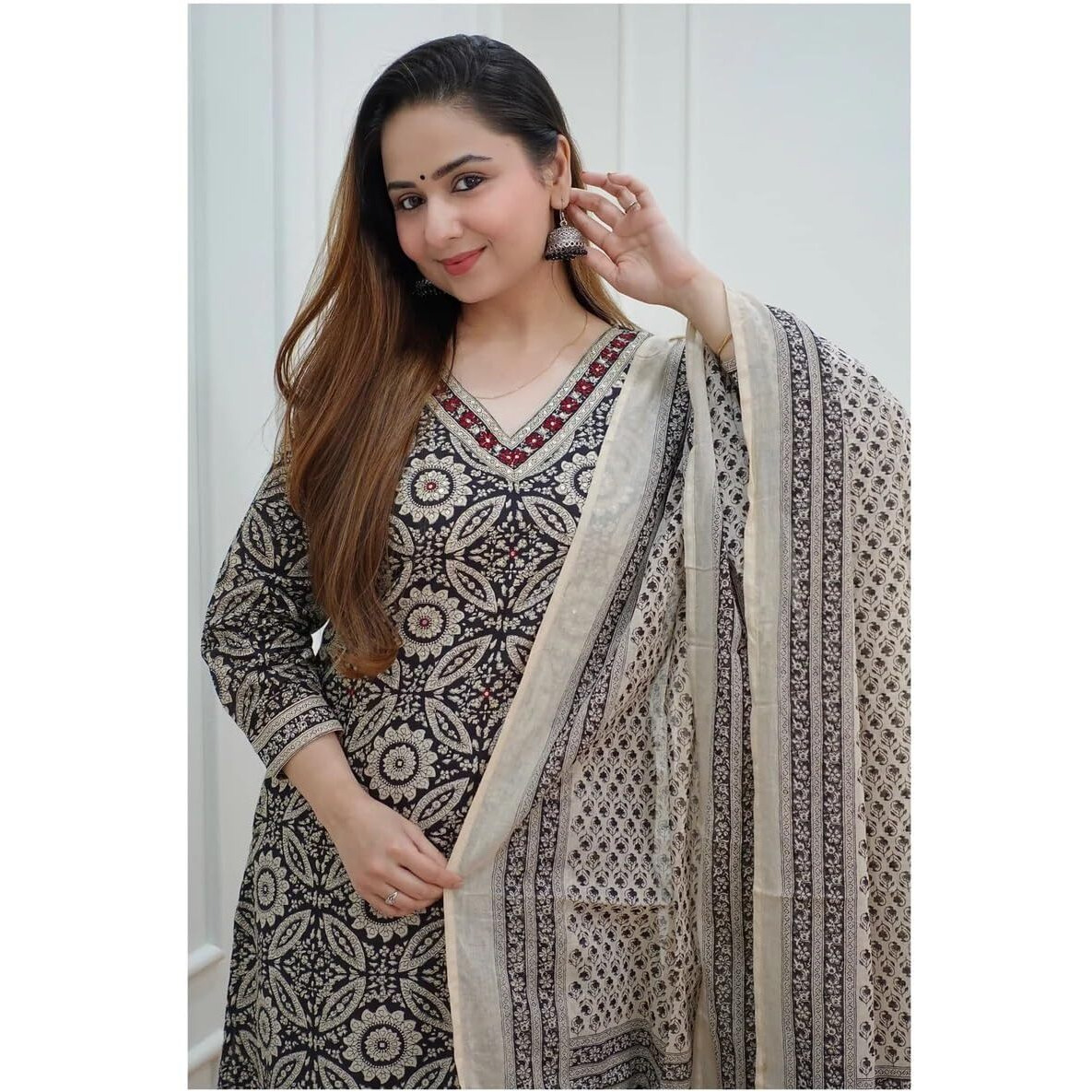 KLOSIA Women Printed Kurta and Pant Set with Dupatta (X-Large) Black