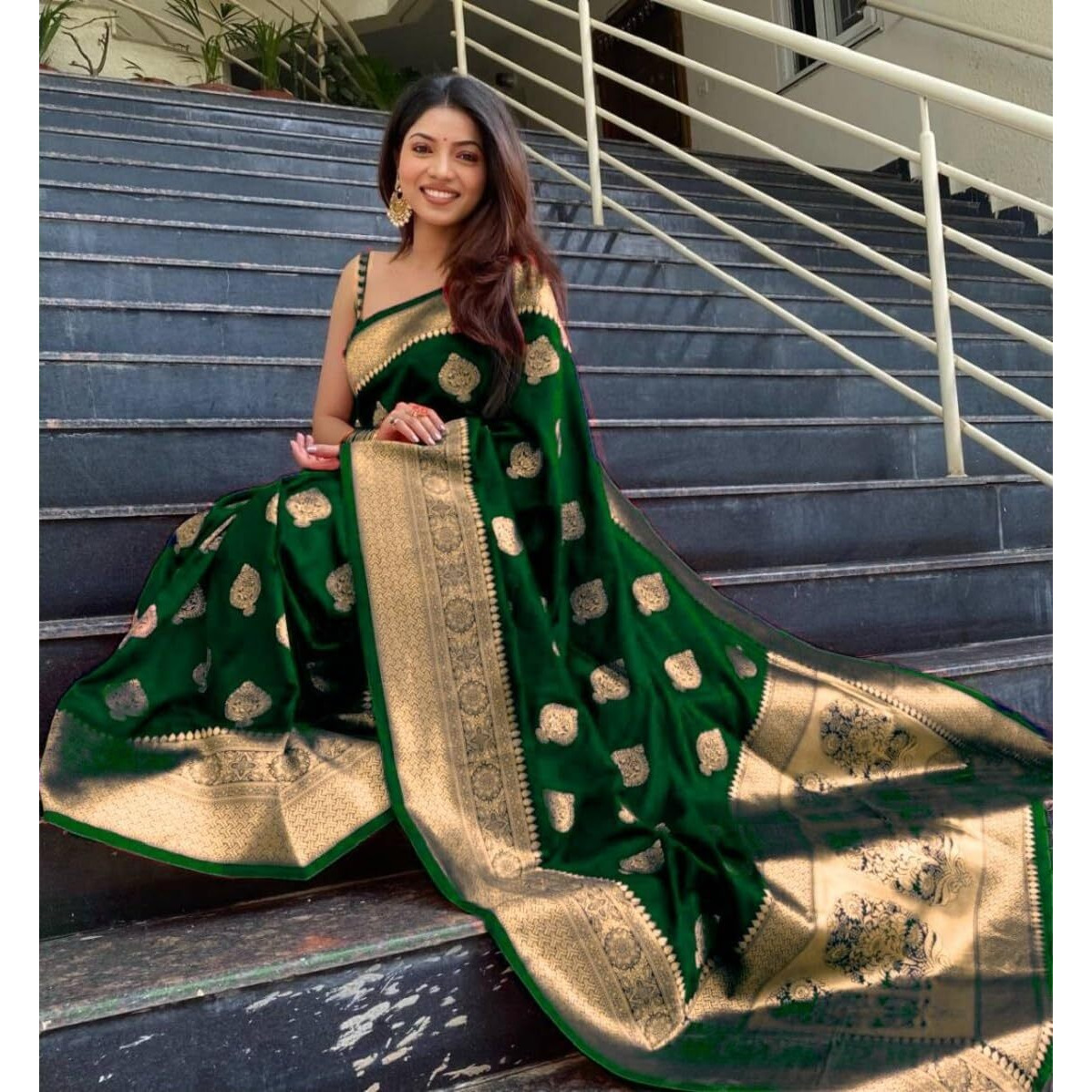Yashika Women's Banarasi Kanjivaram Saree with Blouse Material (Green)