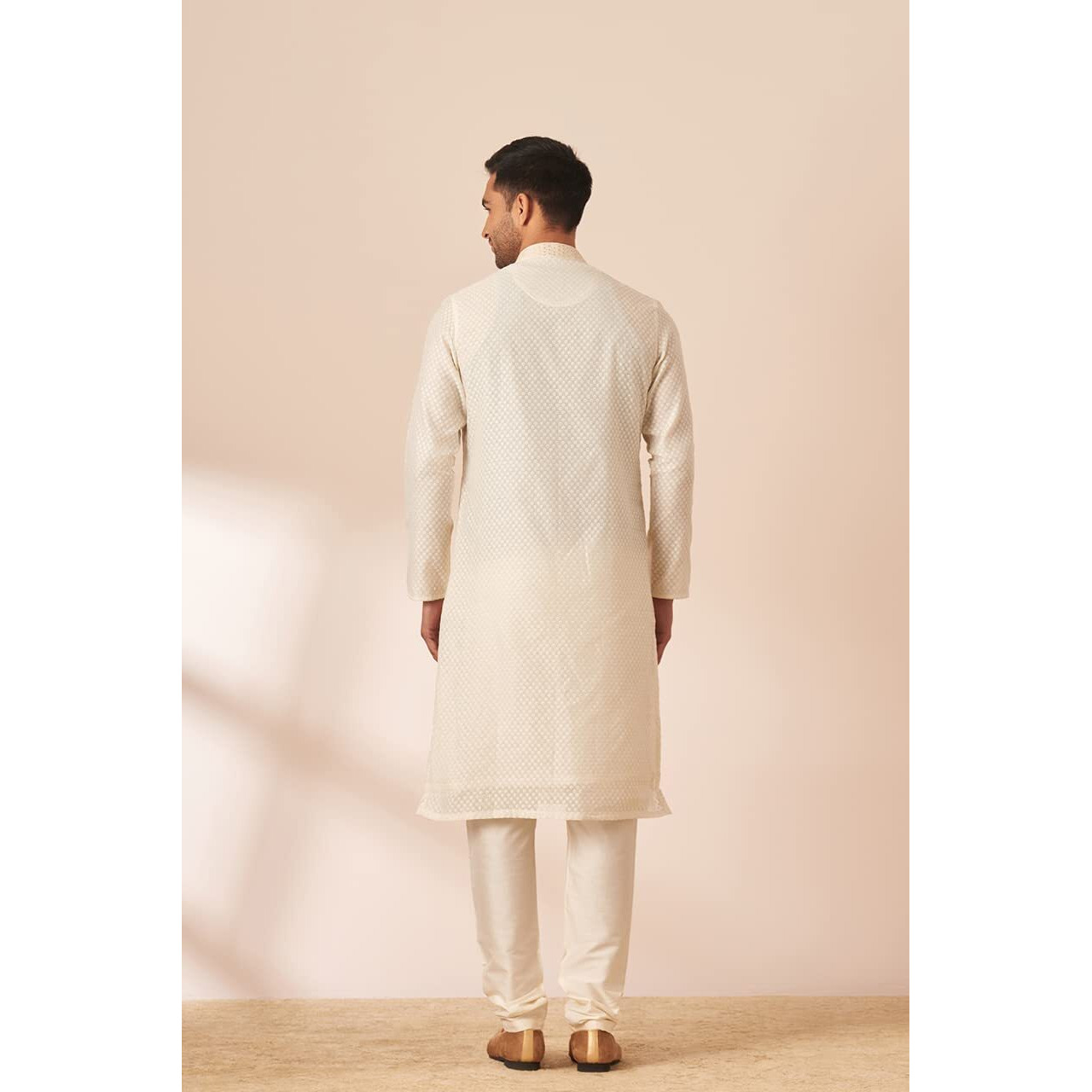 Manyavar Kurta Set For Men, Full Sleeves Mandarin Collar Ethnic Kurta & Payjama Set Art Silk All Over Self Design Set (Cream, L)
