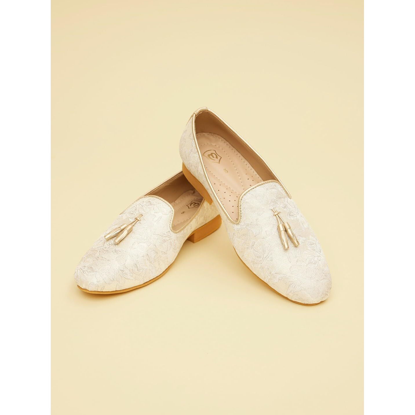 Manyavar Biscuit Patterned Juti | Men's Ethnic Jutti | Juttis and Mojaris Cream
