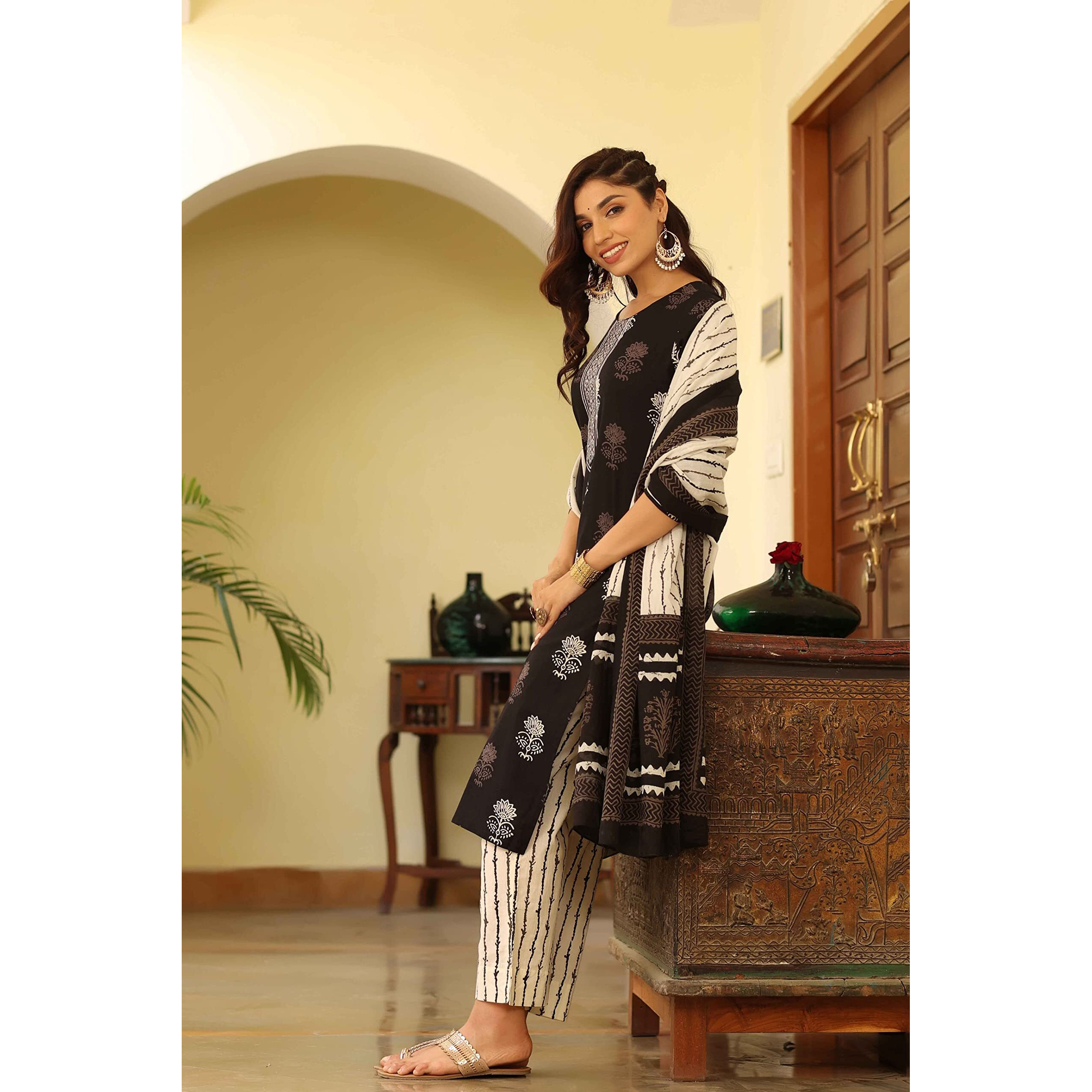 Vaamsi Women's Floral Block Printed Straight Kurta Pant With Dupatta Set (VKSKD1024_Black_S)