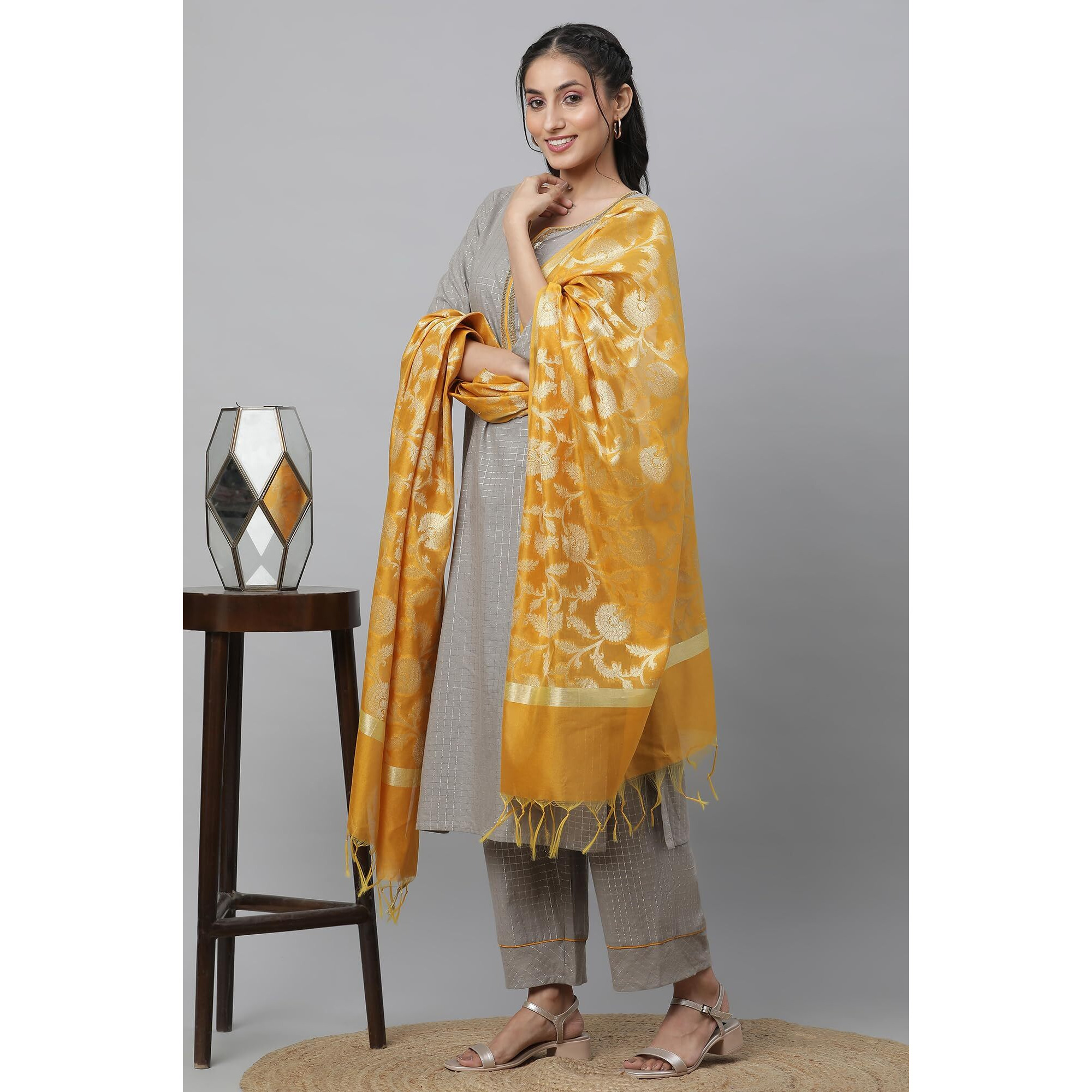 Aurelia Grey Checked Yarn Dyed Cotton Kurta Dupatta Bottomwear