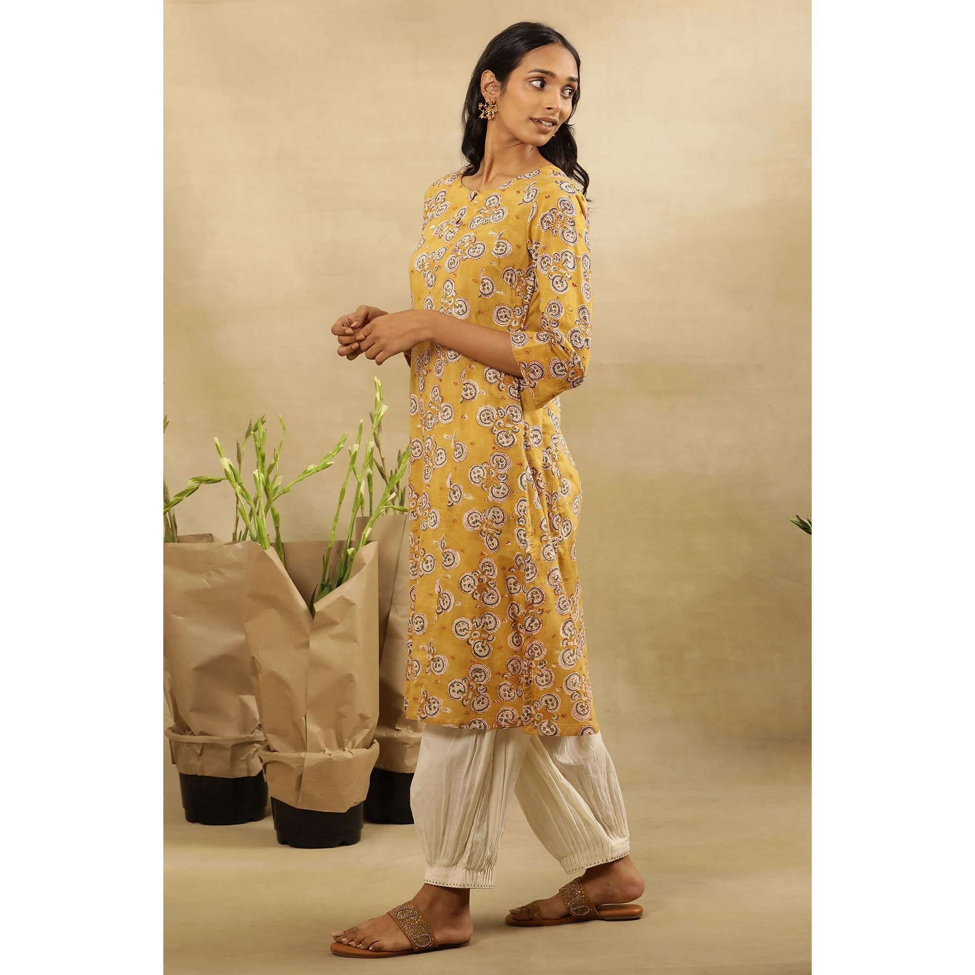 W for Woman Folksong by W Women Yellow Printed Cotton Straight Kurta_24MAF11842-911191_XS