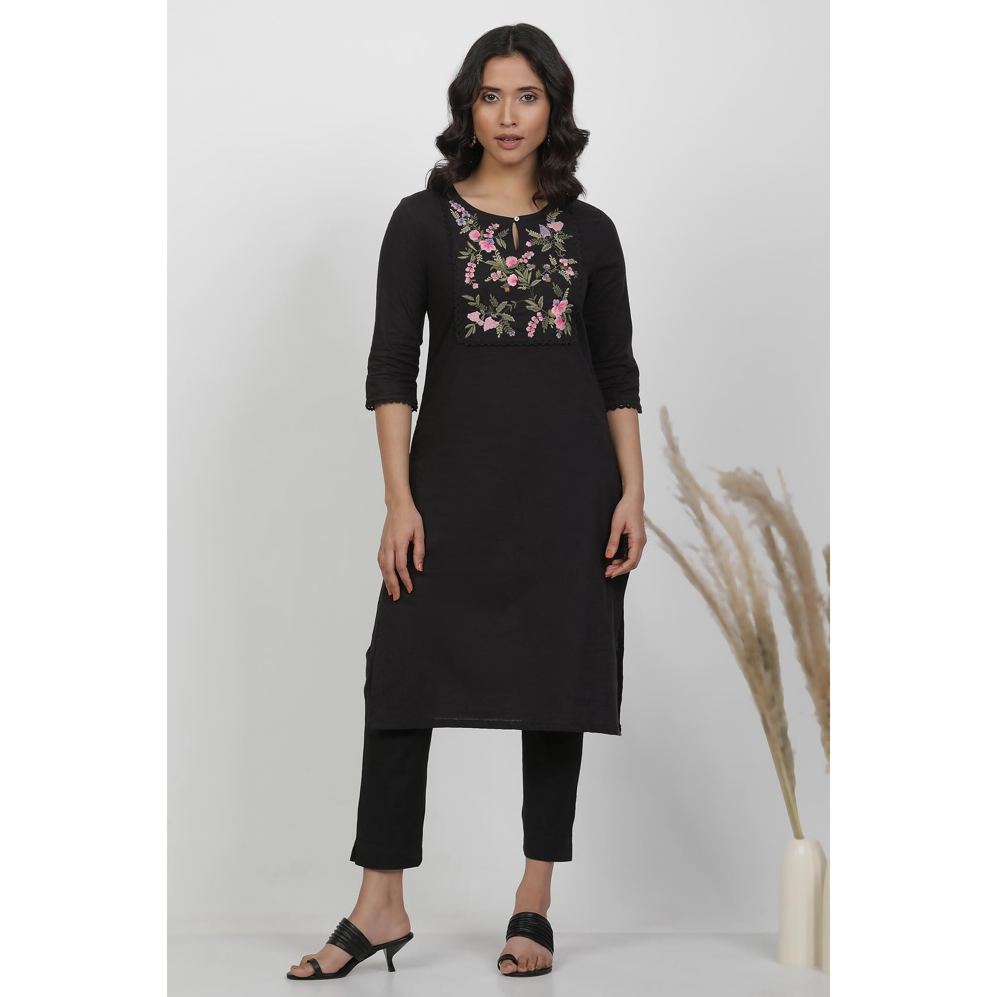 W for Woman Black Floral Print Cotton Straight Kurta_24FEW11270-222056_S