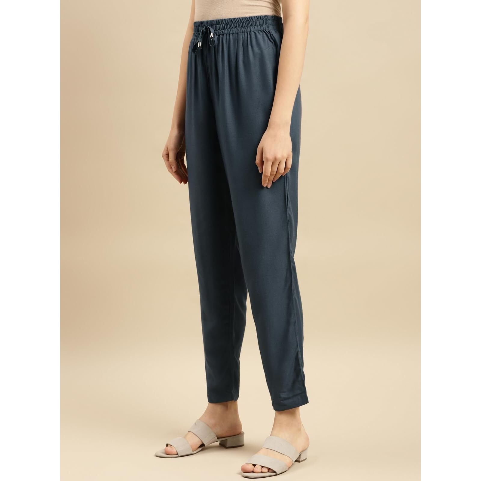 rangita Women Rayon Light Grey Solid Ankle Length Straight Pant, S