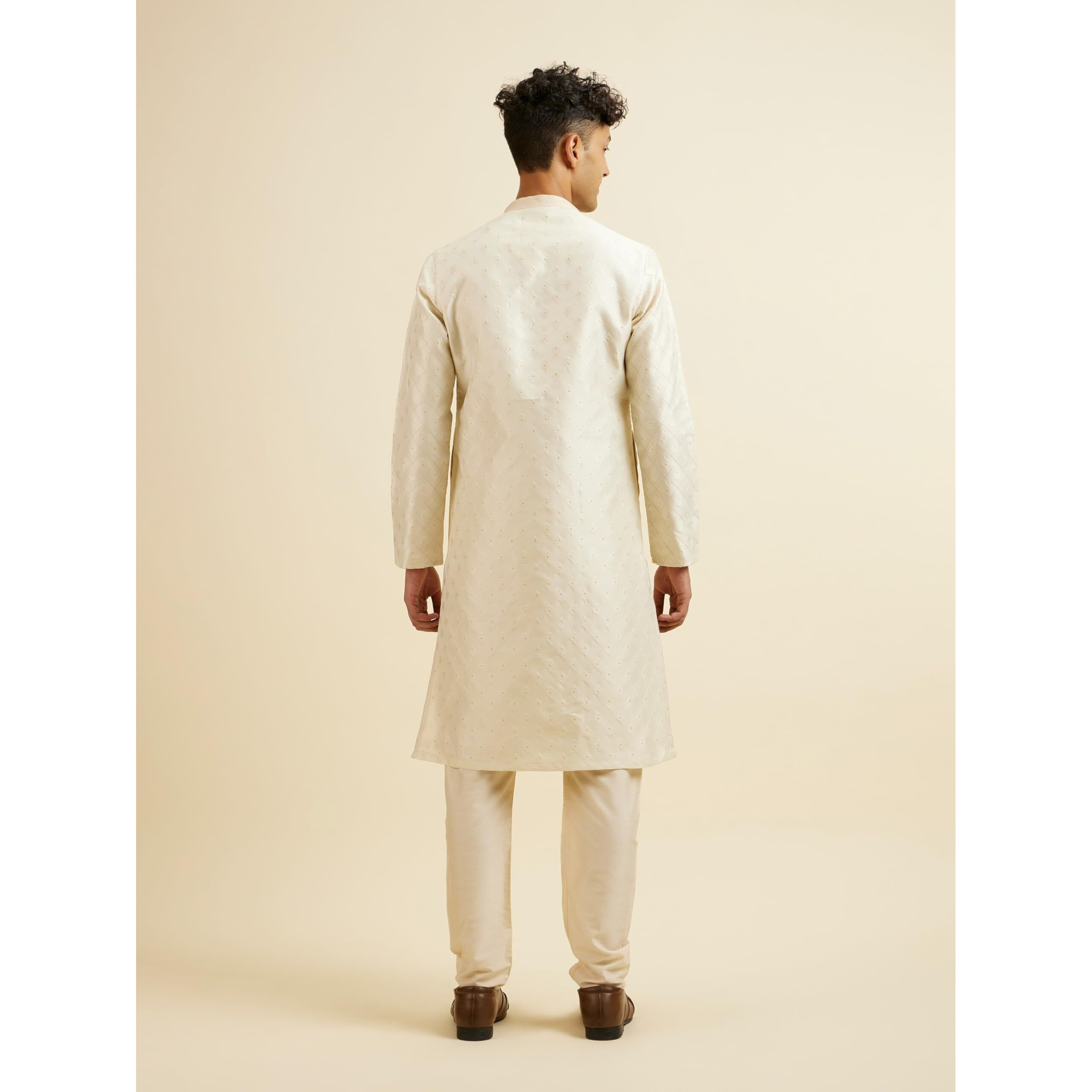 Manyavar Men's Art Silk Jacquard Embroidered Kurta Pyjama Set (Cream,XL)