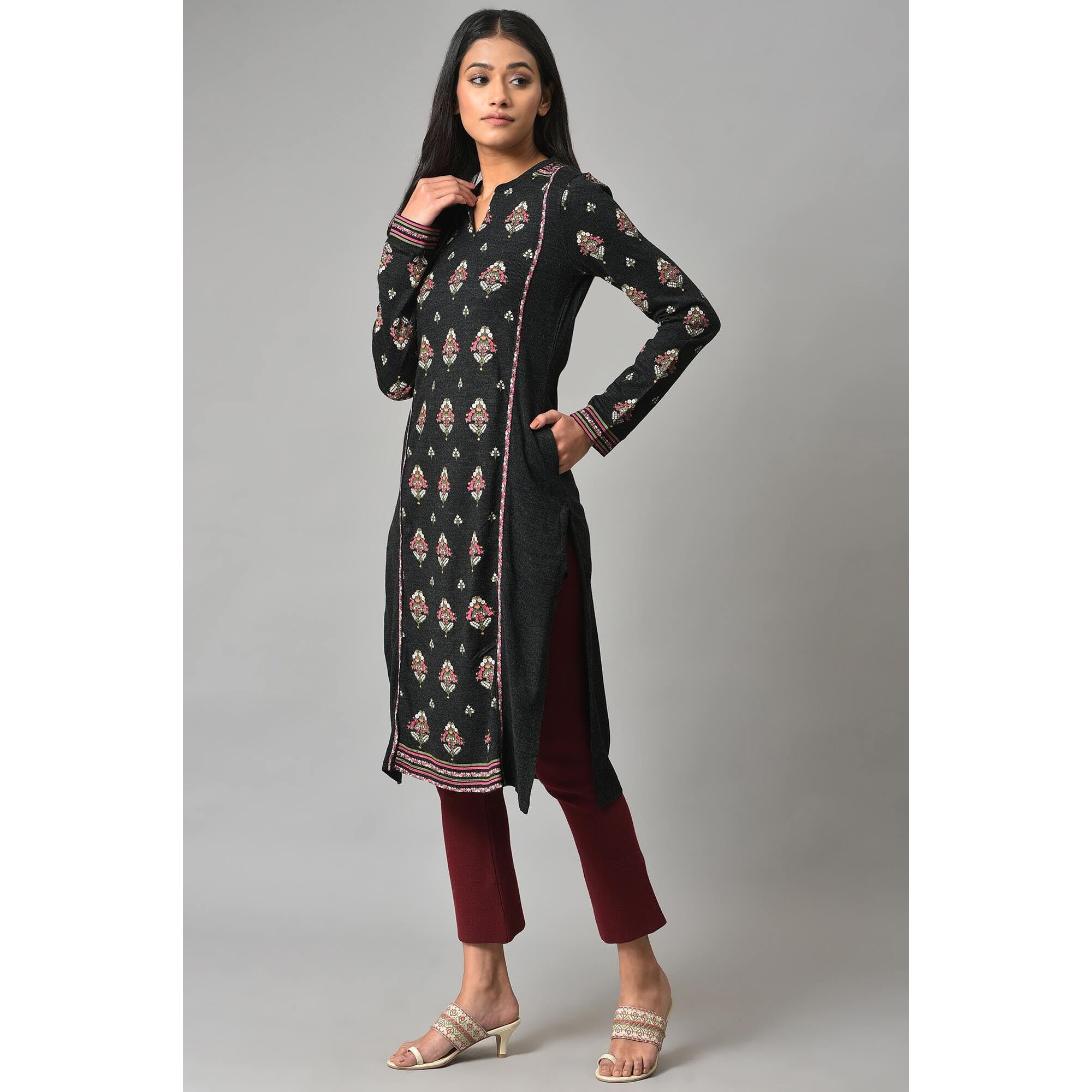 W for Woman Acrylic Black Printed Keyhole Neck Straight Winter Kurta_22NOW18494-119399P_L_12