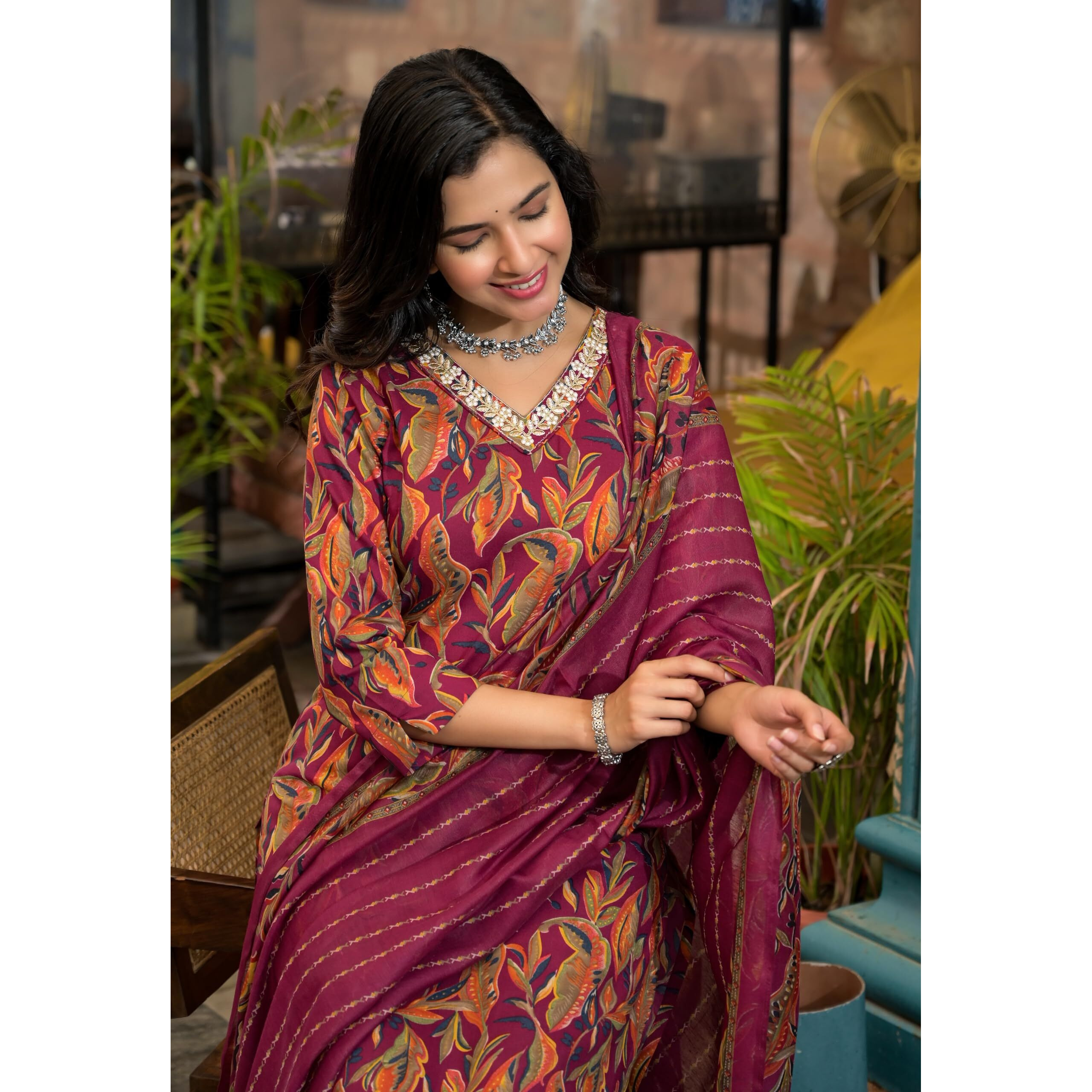 KLOSIA Women Printed Straight Kurta and Pant Set with Dupattas (in, Alpha, S, Red)