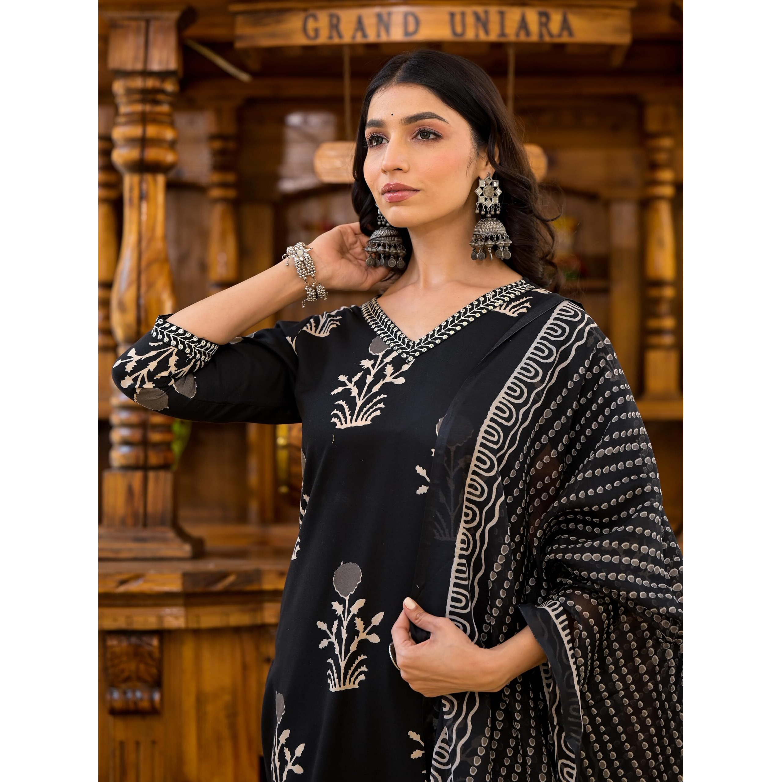 KLOSIA Women Black Printed Kurta and pant set with Dupatta | Ethnic Set | Kurta Set | Suits | Embroidery | (Small)