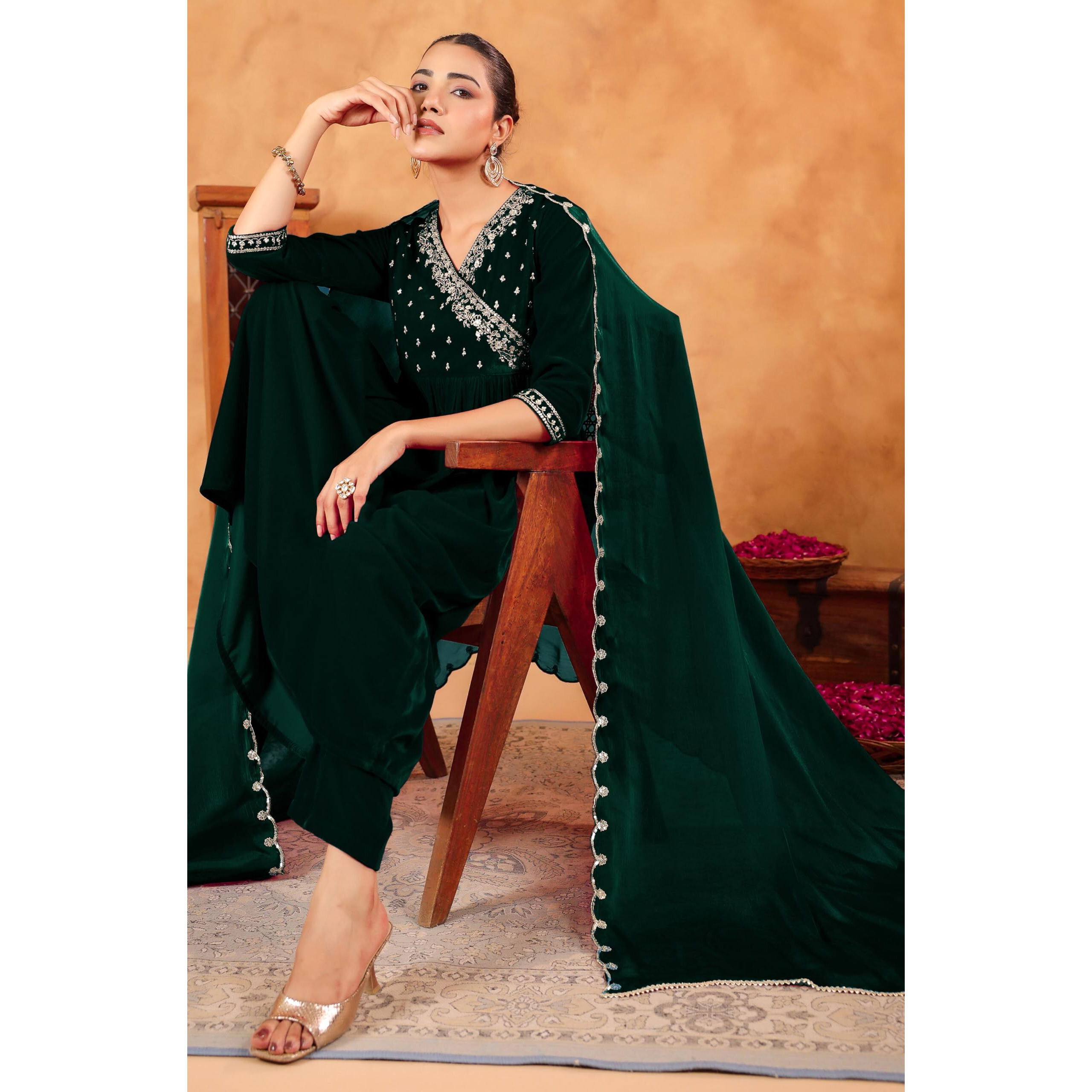 Janasya Women's Dark Green Velvet Zari Embroidered Anarkali Kurta Set (JAB24ST00740-XS)