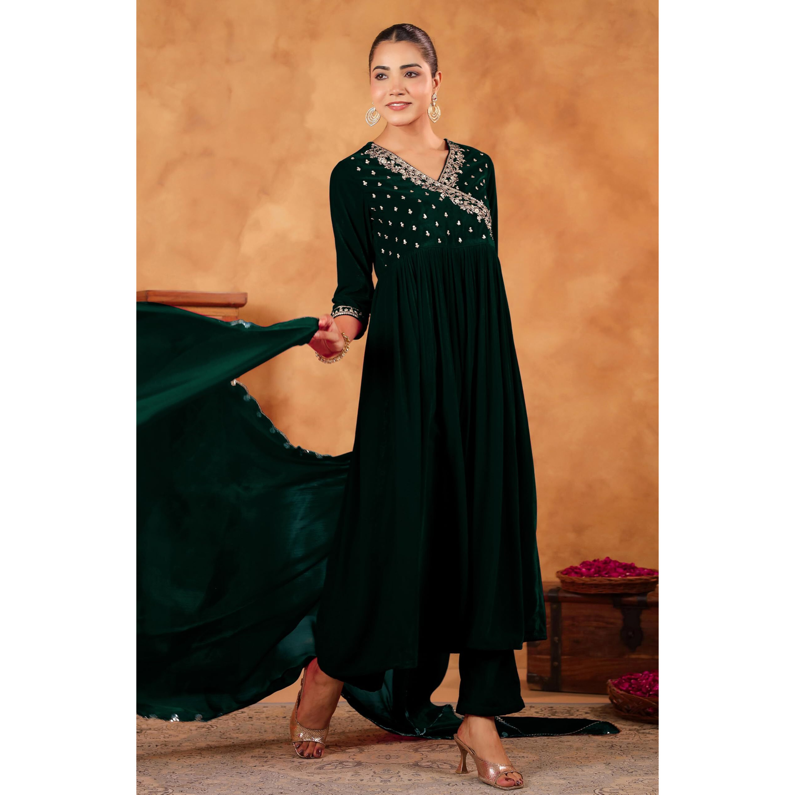 Janasya Women's Dark Green Velvet Zari Embroidered Anarkali Kurta Set (JAB24ST00740-XS)
