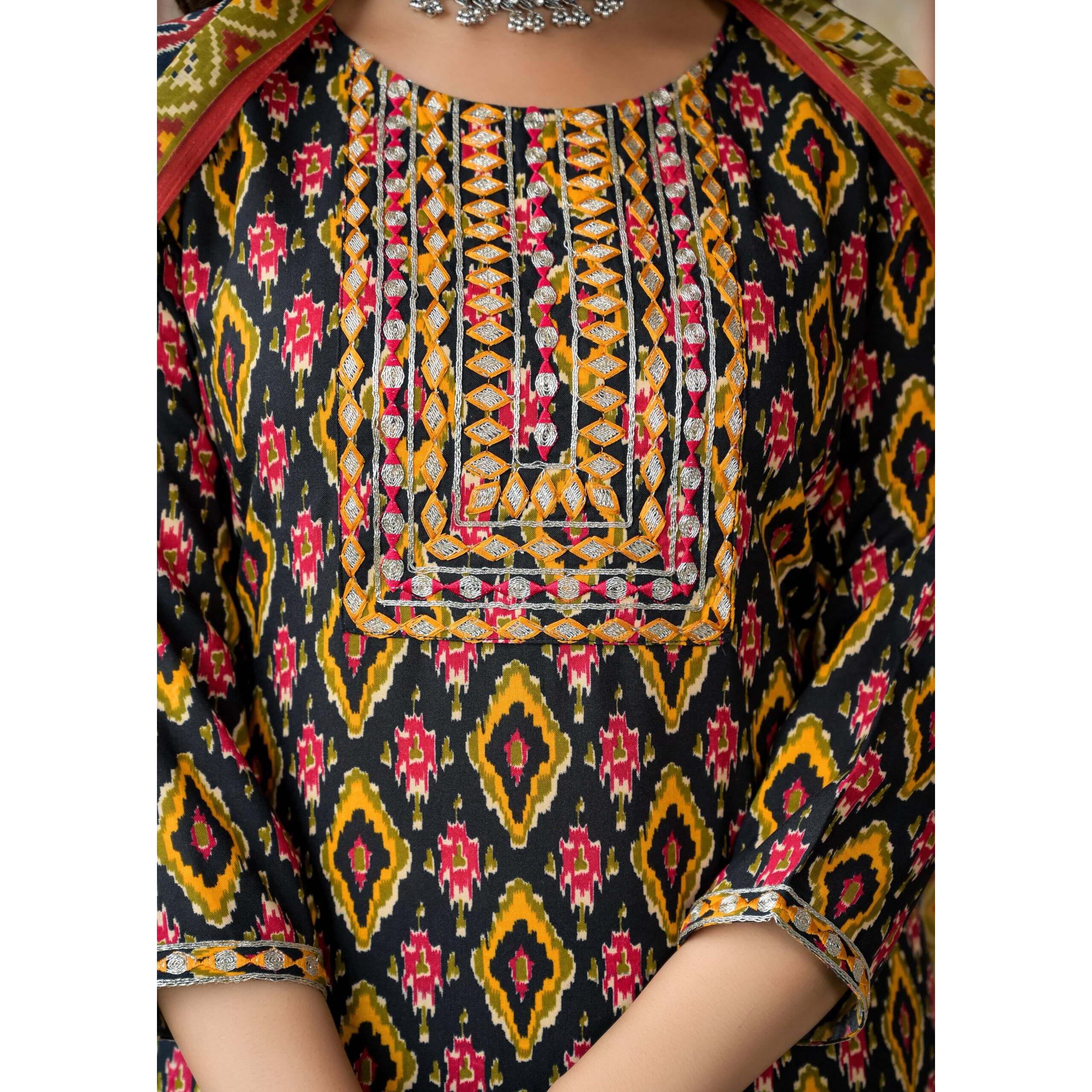 KLOSIA Women Viscose Printed Kurta and Pant Set with Dupatta (Medium)