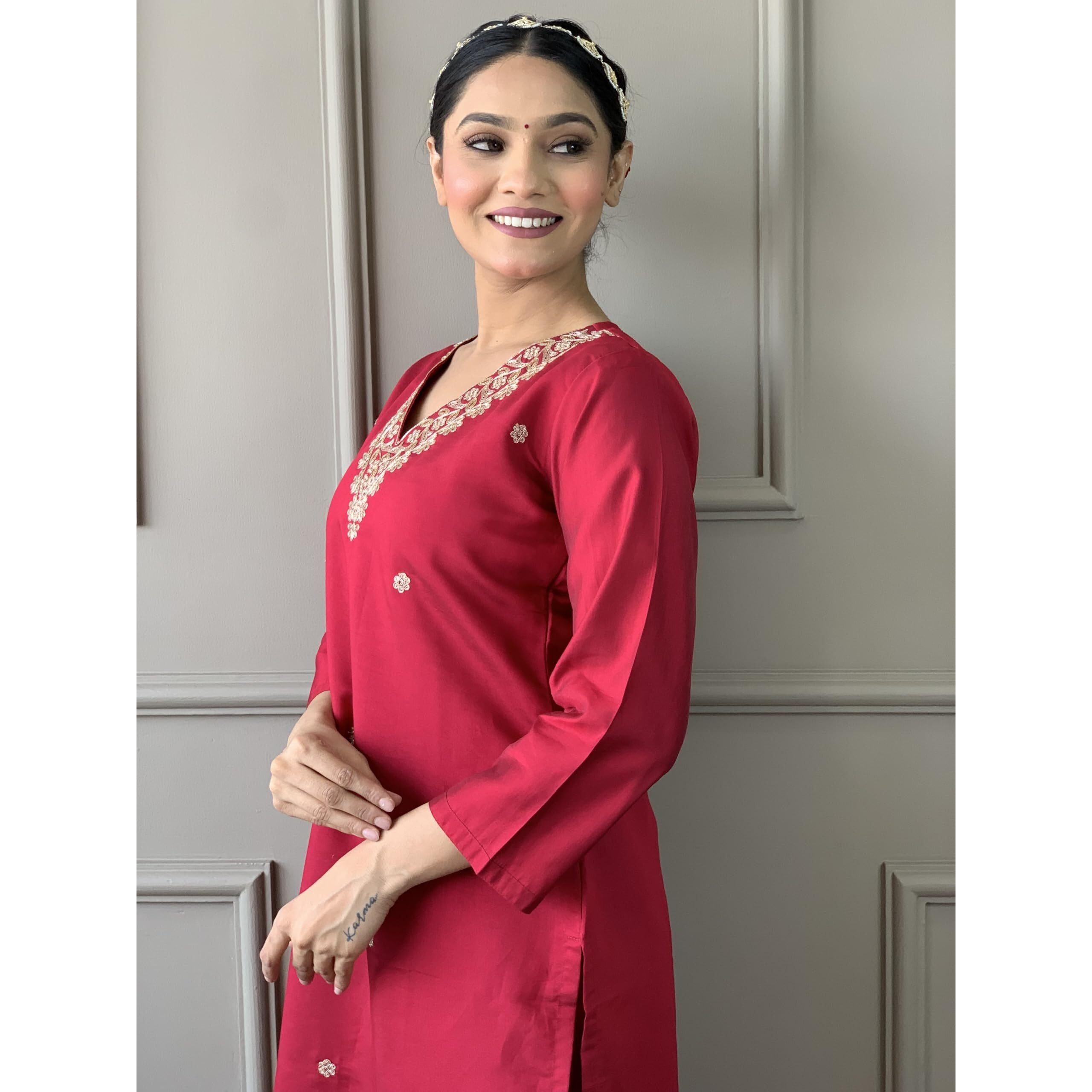 Naixa Women's Red Viscose Silk Embroidered Straight Kurta with Viscose Silk Pant and Organza Printed Dupatta Sets (NX-S-Leela-Red-M)