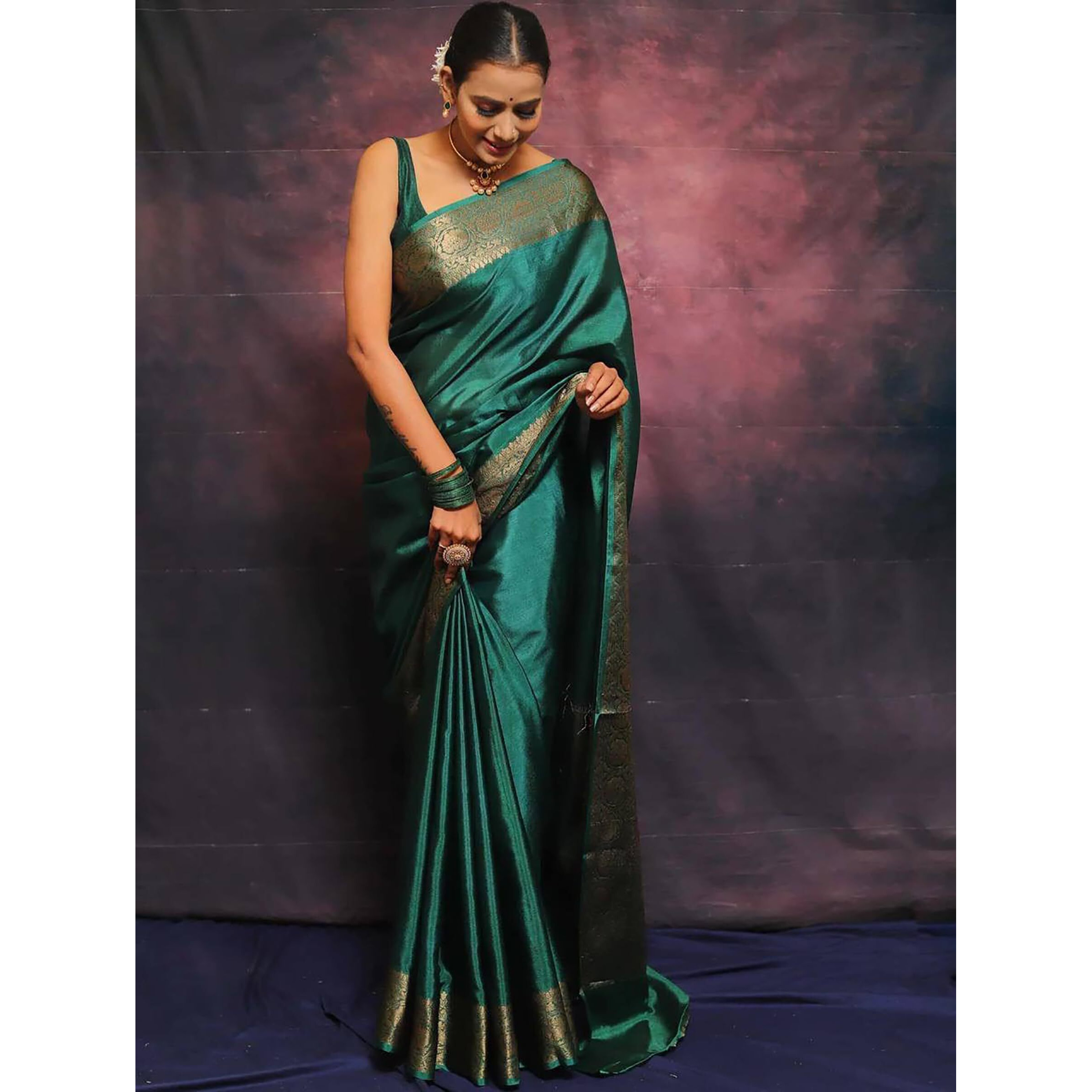 Anjaneya Sarees Woven Kanjivaram Banarasi Silk Saree With Blouse Piece (Green)