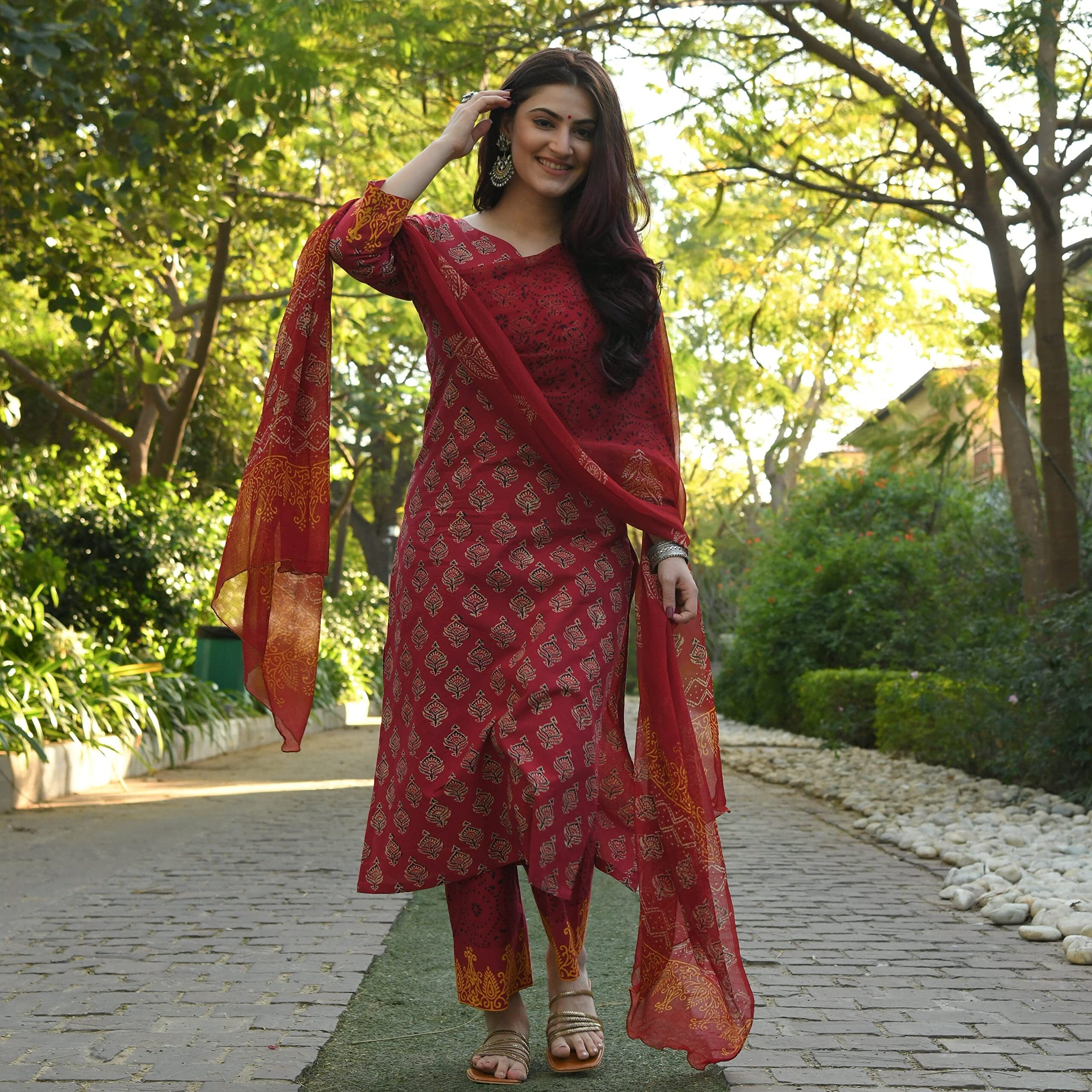 GoSriKi Women's Rayon Floral Printed Straight Kurta with Pants & Dupatta (Shank-Maroon_XL-GS_Maroon_X-Large)