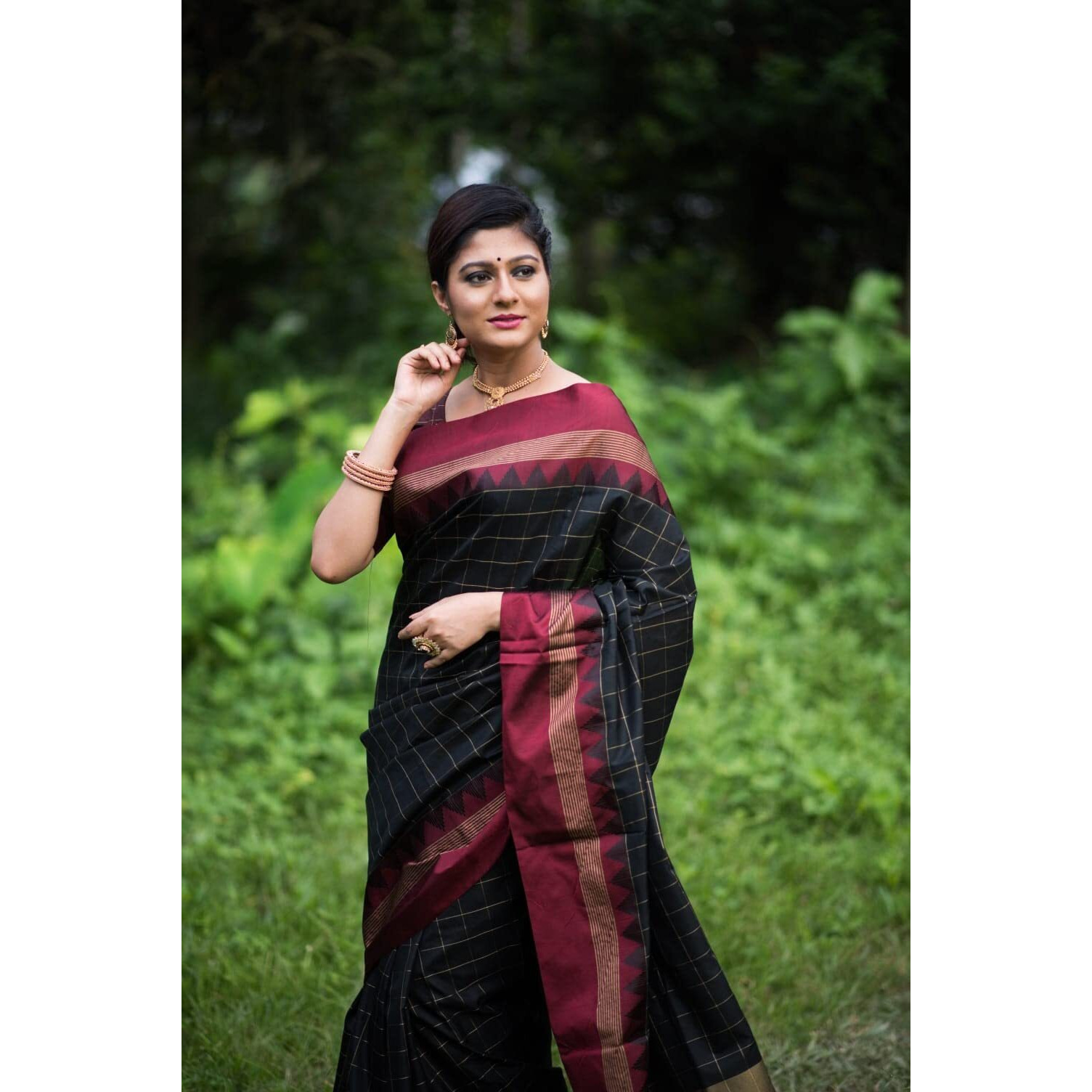 Flosive Women's Kanjivaram Silk Saree With Handloom Weaving Work With Blouse Piece (BLACK)