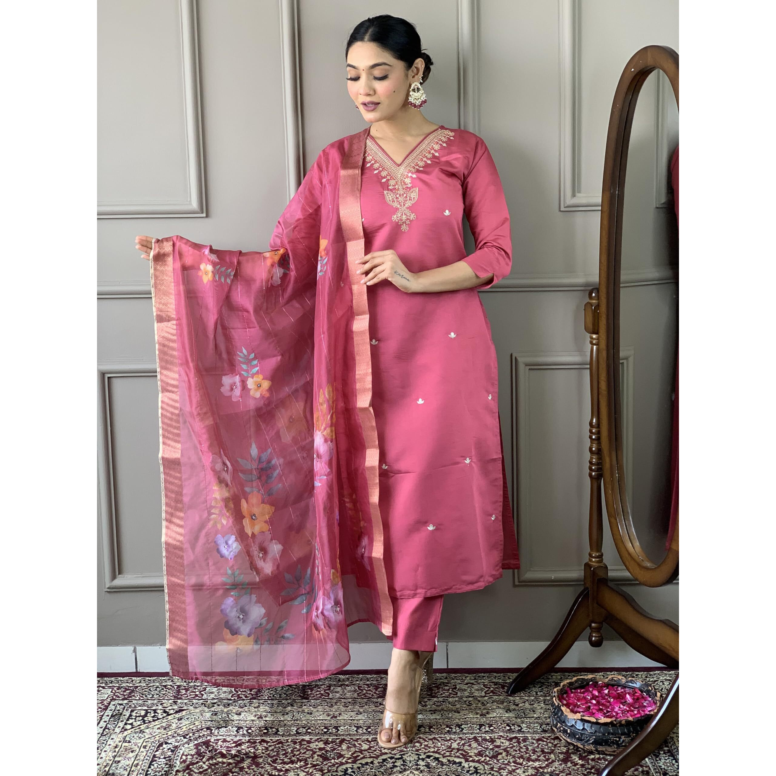 Naixa Women's Gajri Viscose Silk Embroidered Straight Kurta with Viscose Silk Pant and Organza Printed Dupatta Sets (NX-S-Payal-Gajri-M)