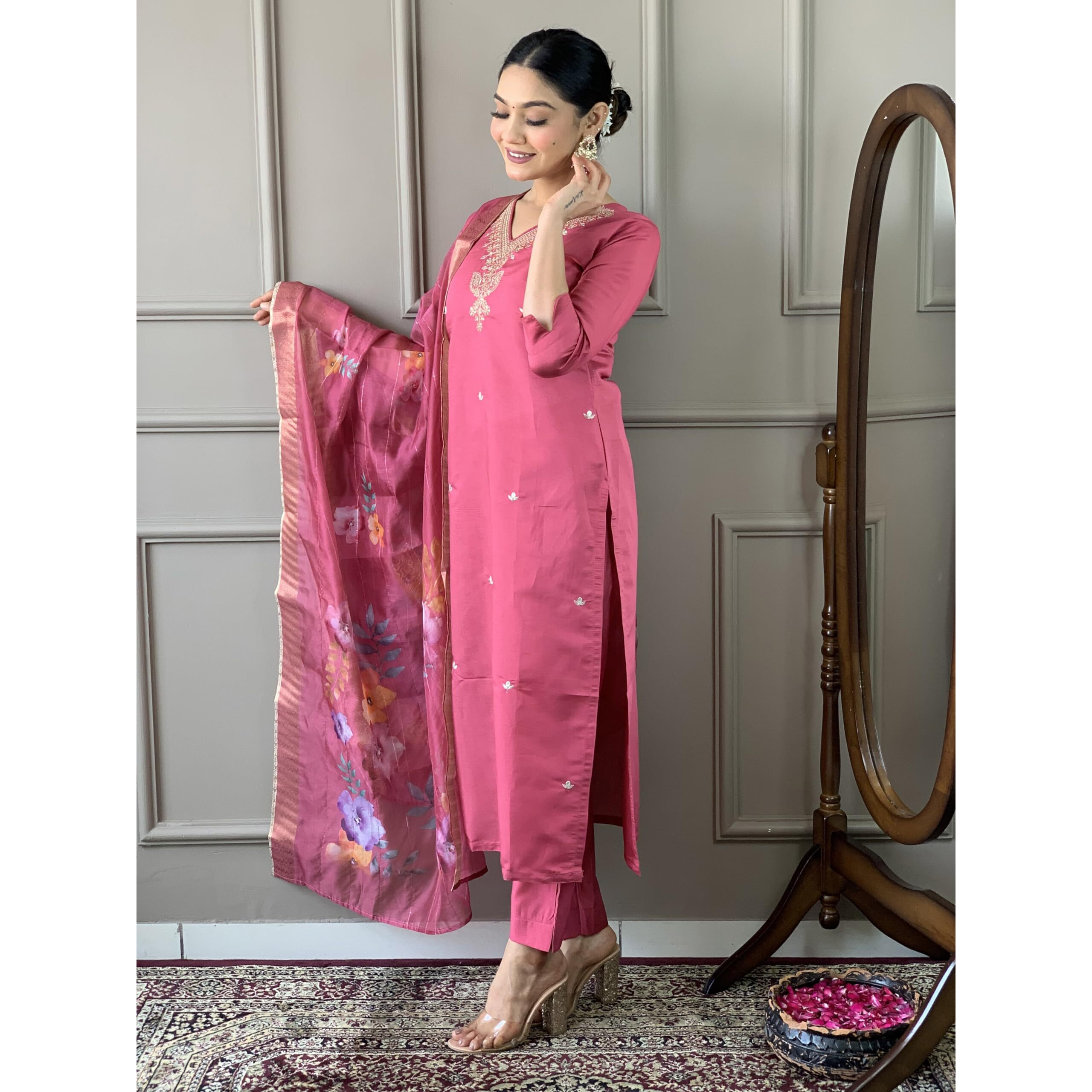 Naixa Women's Gajri Viscose Silk Embroidered Straight Kurta with Viscose Silk Pant and Organza Printed Dupatta Sets (NX-S-Payal-Gajri-M)