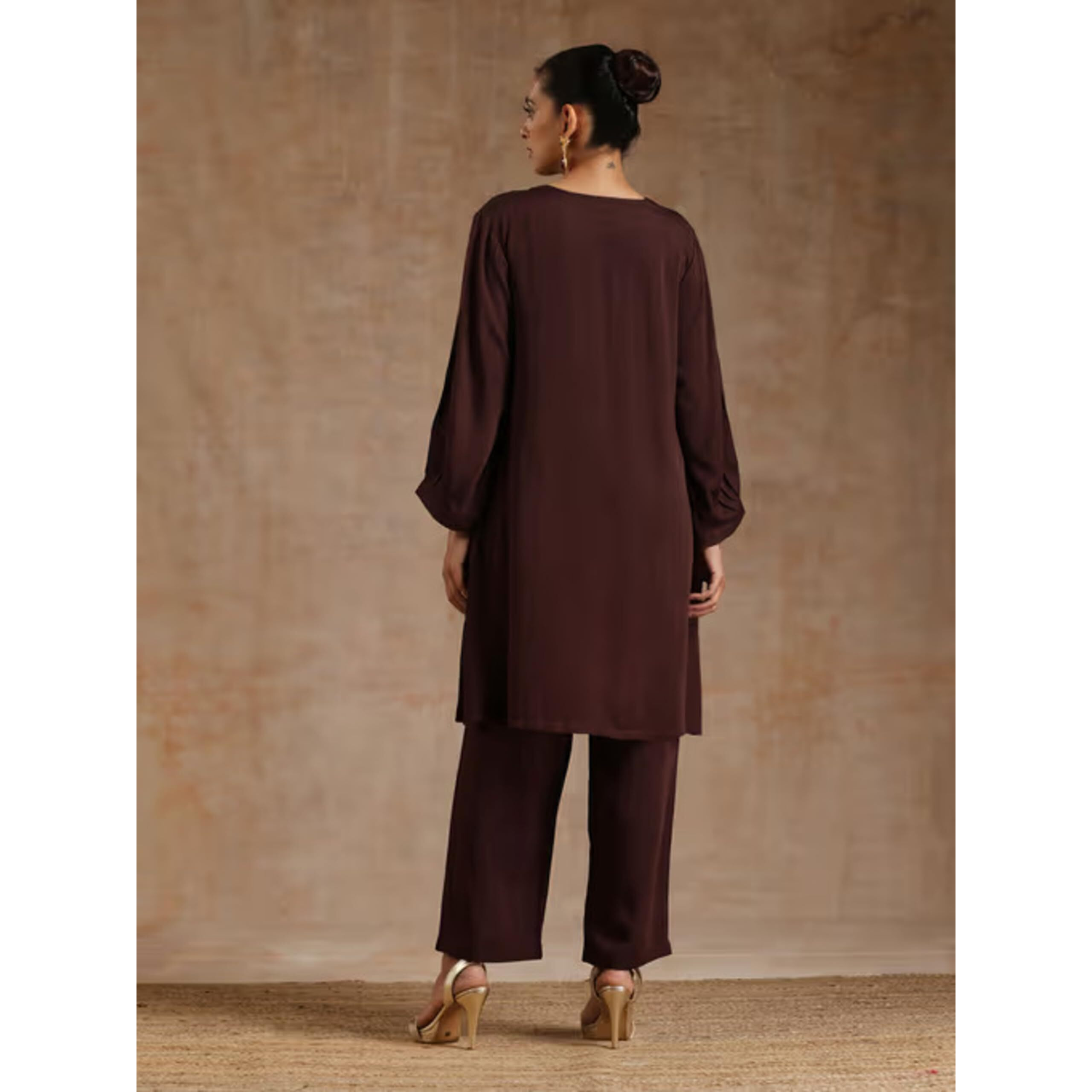 Modestouze Attires Women's Knee Length Oversized V Neck Cuffed Sleeves Kurti And Pant Set (Brown) (MAK91)