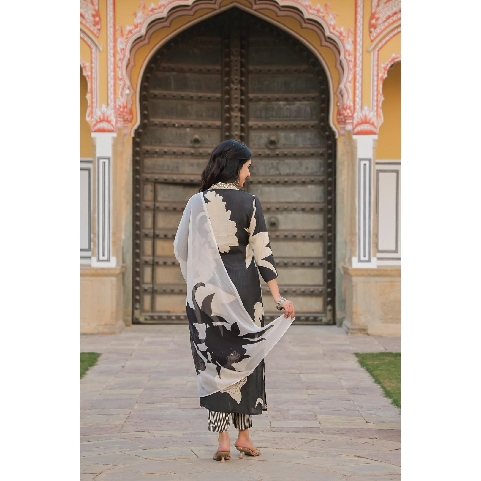 GoSriKi Women's Cotton Blend Straight Printed Kurta with Pant & Dupatta (5jee Black-GS_L_Black_Large)