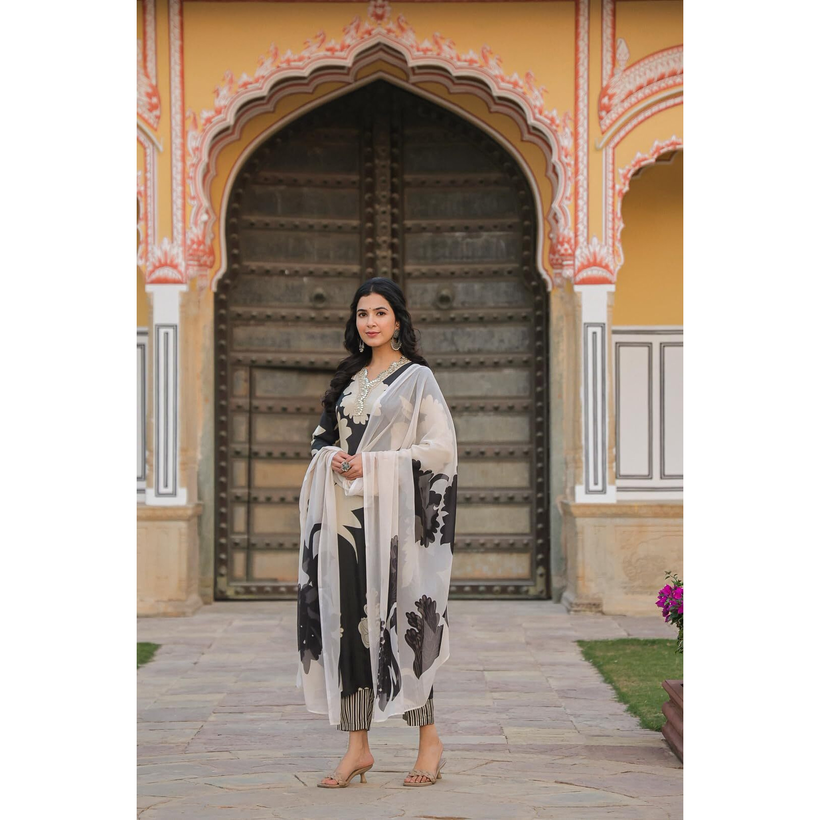 GoSriKi Women's Cotton Blend Straight Printed Kurta with Pant & Dupatta (5jee Black-GS_L_Black_Large)