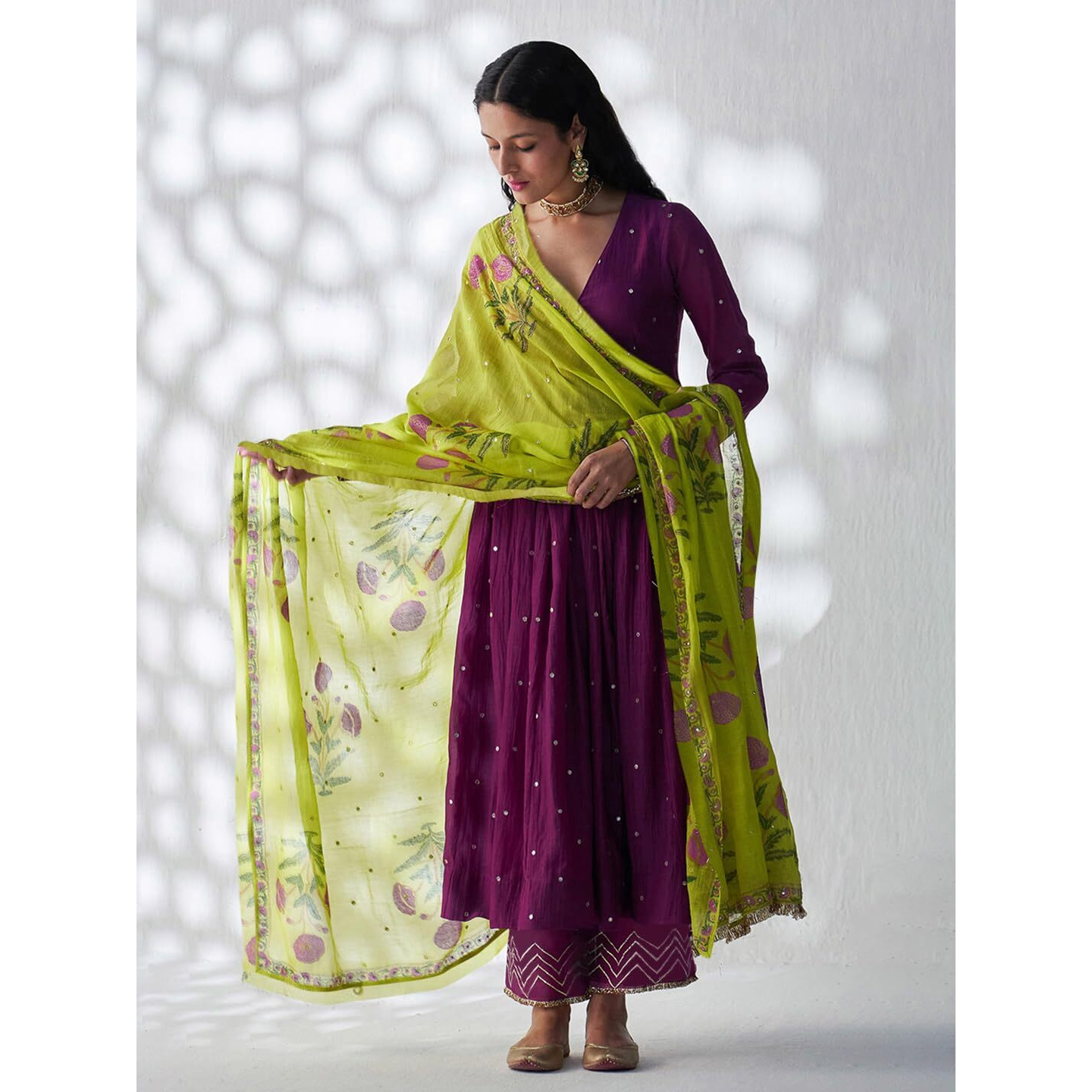 SheWill Women's Wine Purple Table Print V Neck Anarkali Silk Blend Kurta Set with Trousers & Organza Dupatta