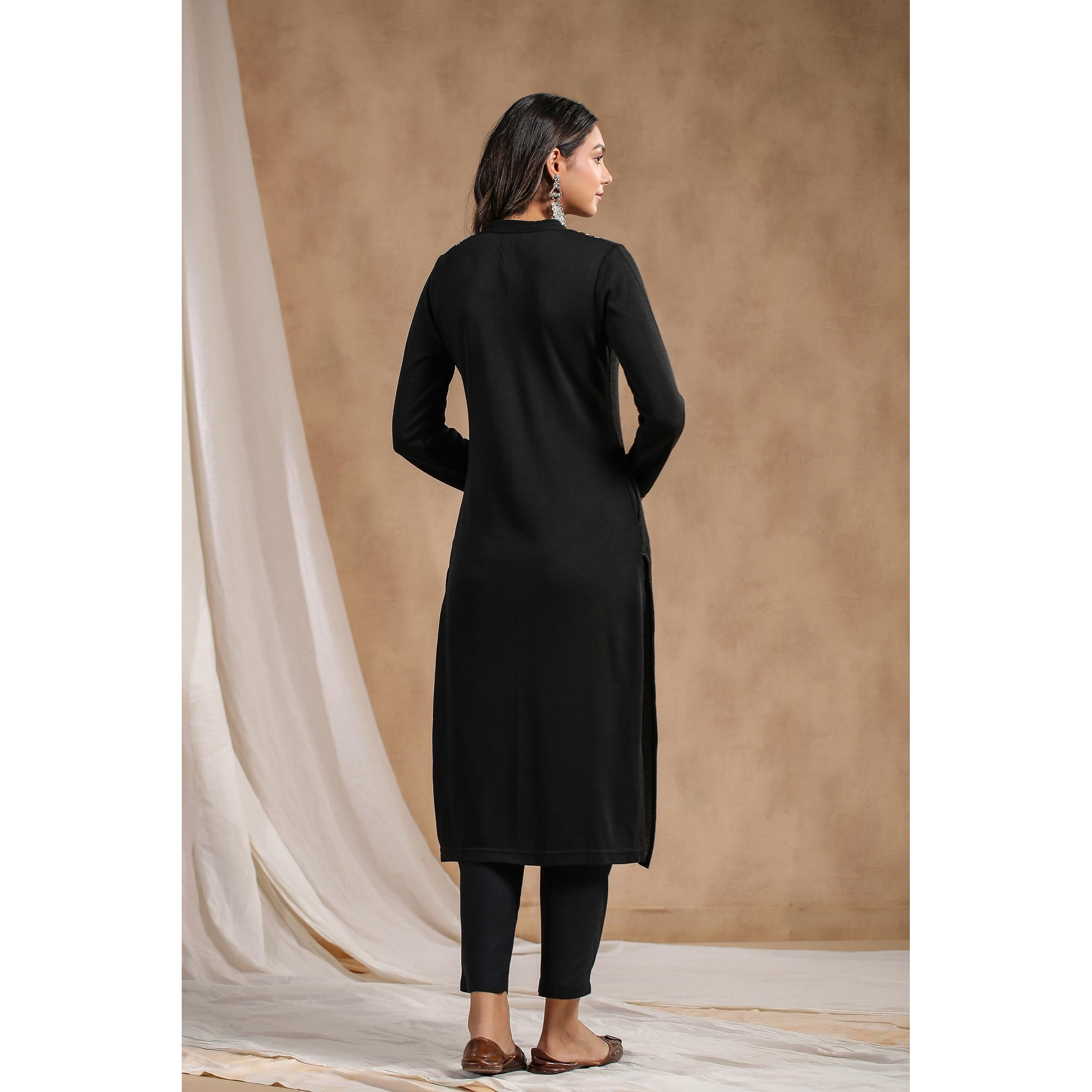 ishin Women's Black Jacquard Style Ethnic Motifs Straight Winterwear Kurta