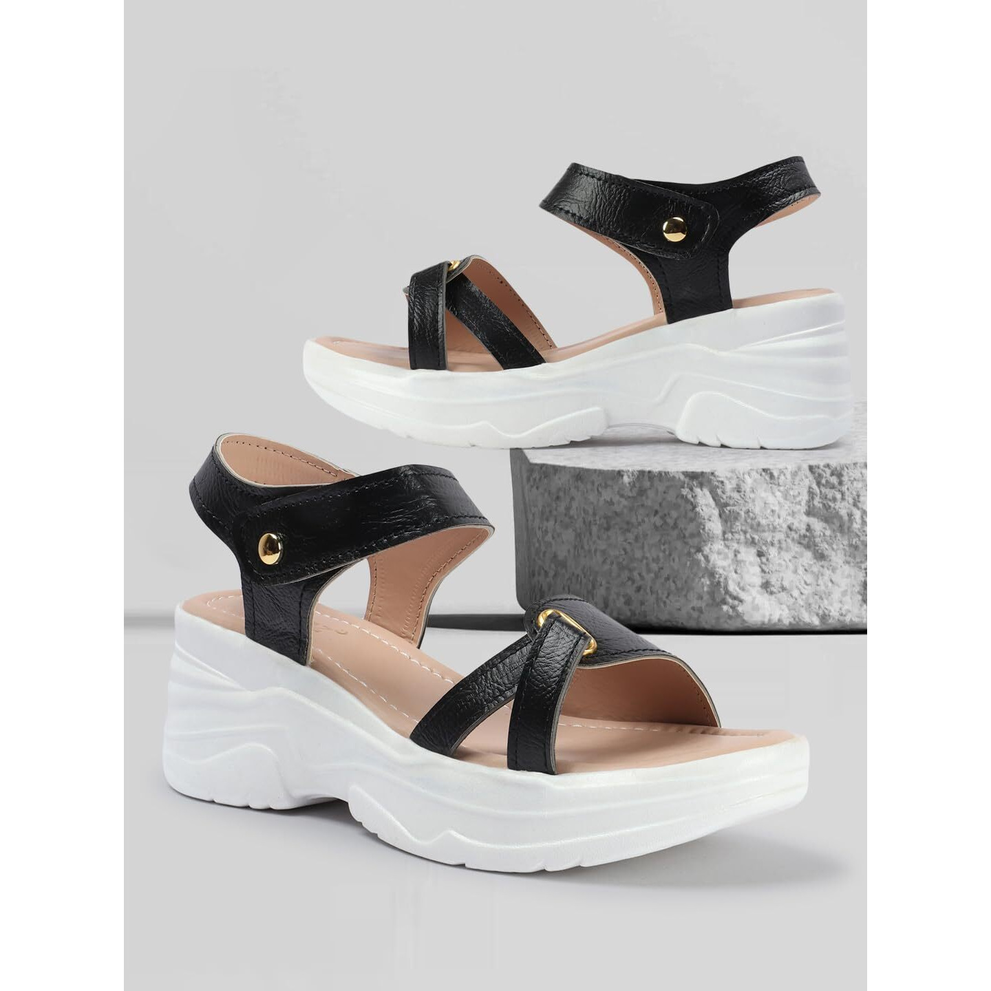 Vendoz Women Casual Black Wedges Sandal