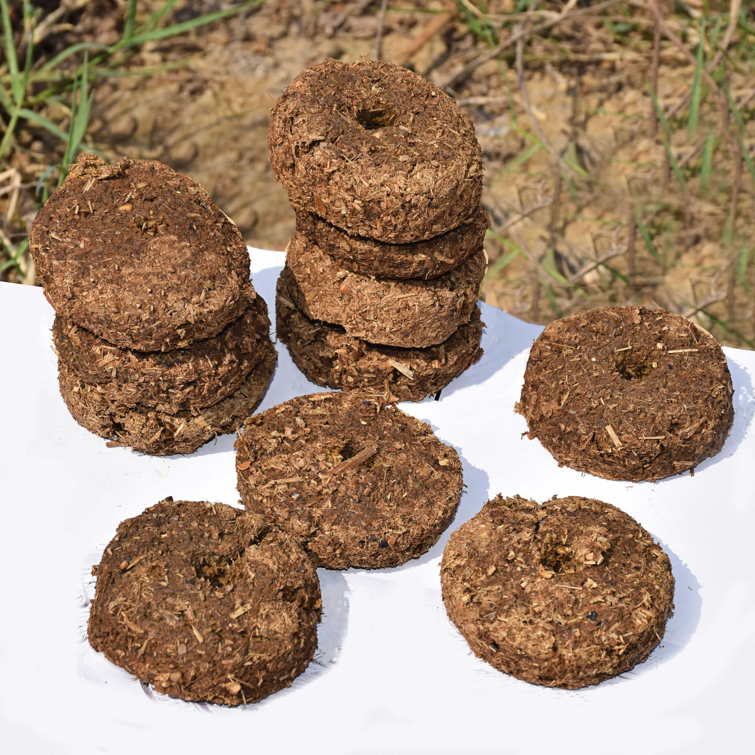 Pure Source India Natural and Pure Cow Dung Mala for Hawan | Pooja Samagri |Holi Puja |Holika Dahan/Upla/badkula/Natural Gobar ki Uple | Kande ki mala (4cm x 1cm- 30 Pieces)