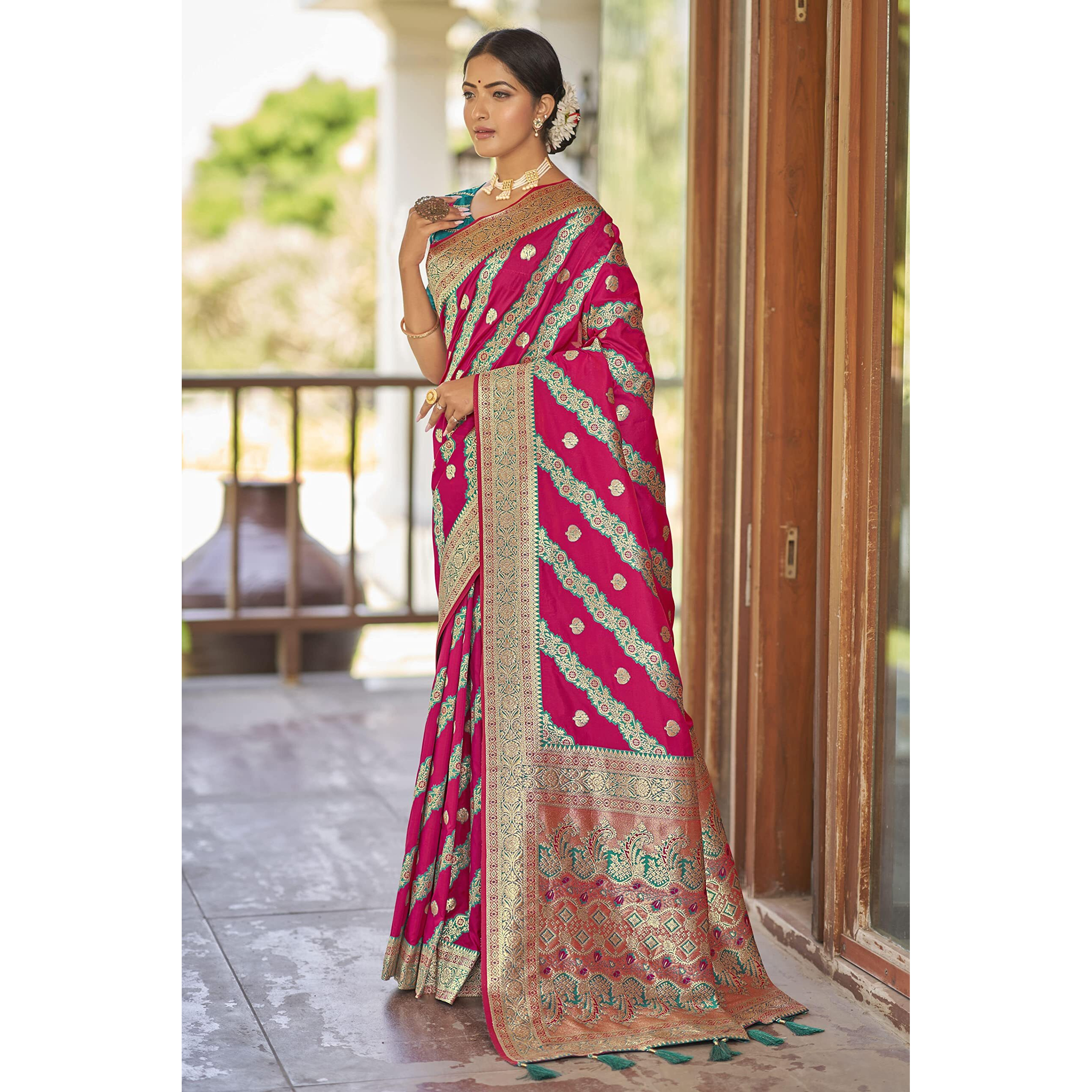MANOHARI Most Trendy Banarasi Silk Woven Pattern Jacquard Work Saree for Women_MN1724