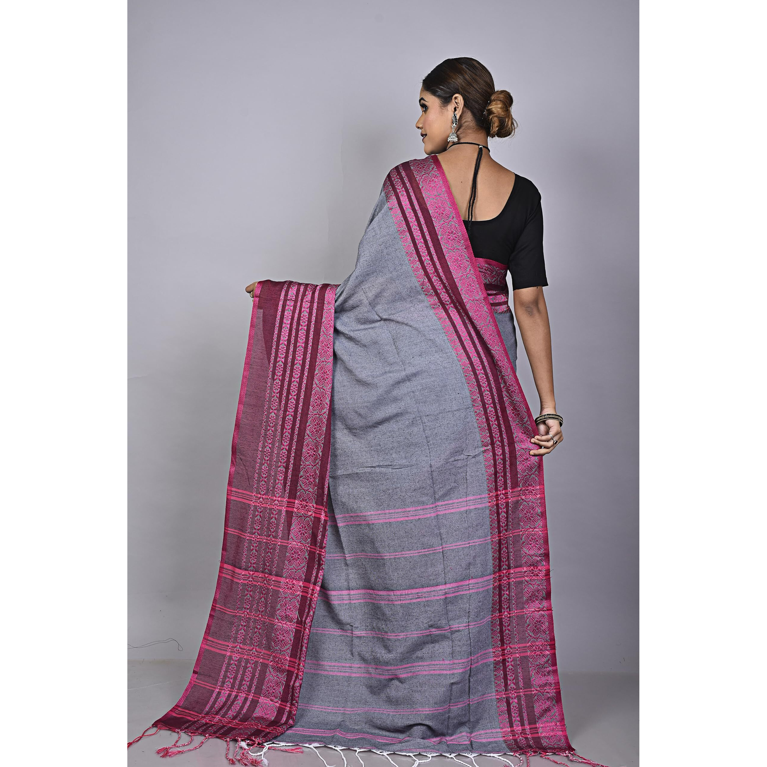 Laxmi Handloom Womens Traditional Bengal Handloom Begampuri Cotton Saree (Grey Pink)