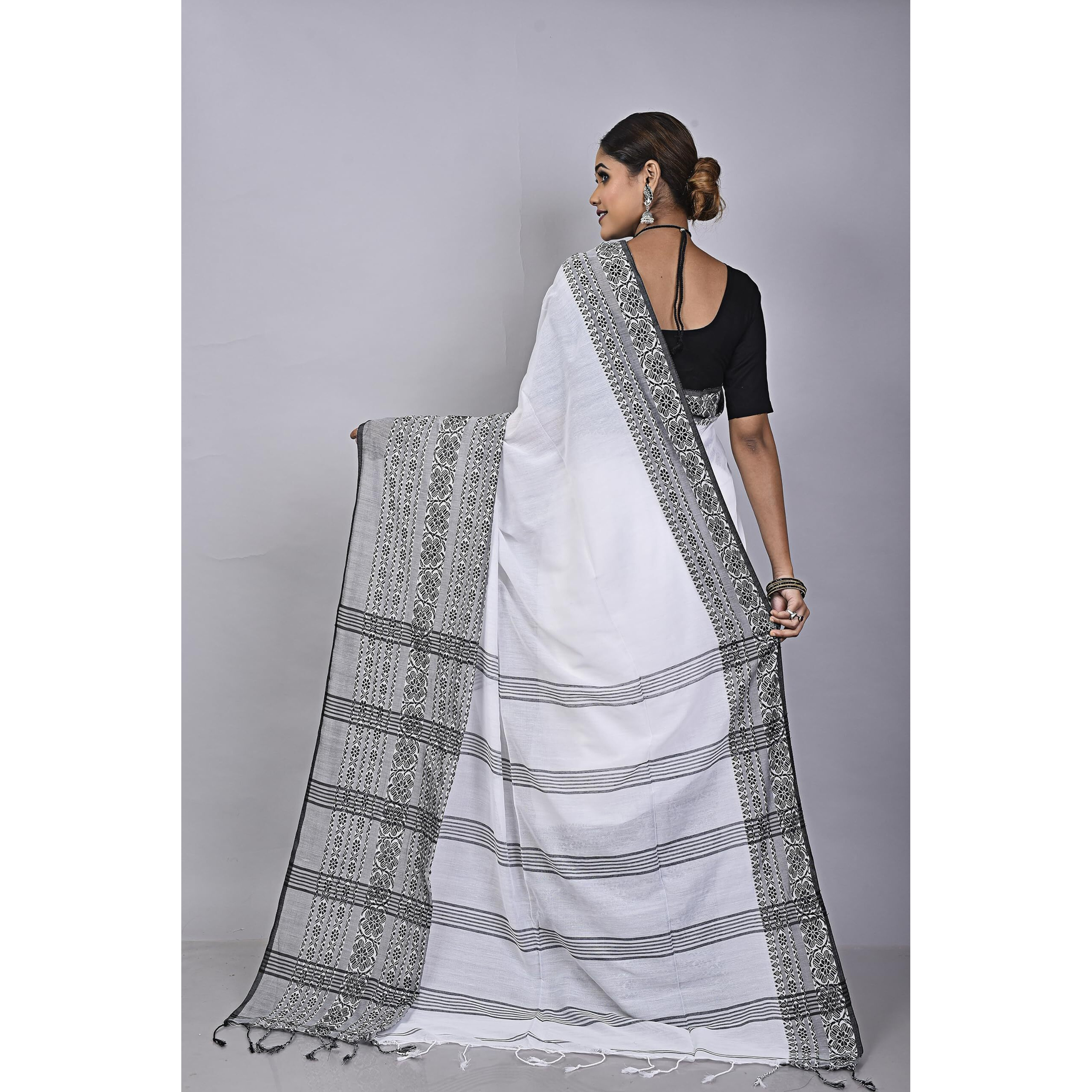 Laxmi Handloom Womens Traditional Bengal Handloom Begampuri Cotton Saree (White Black)