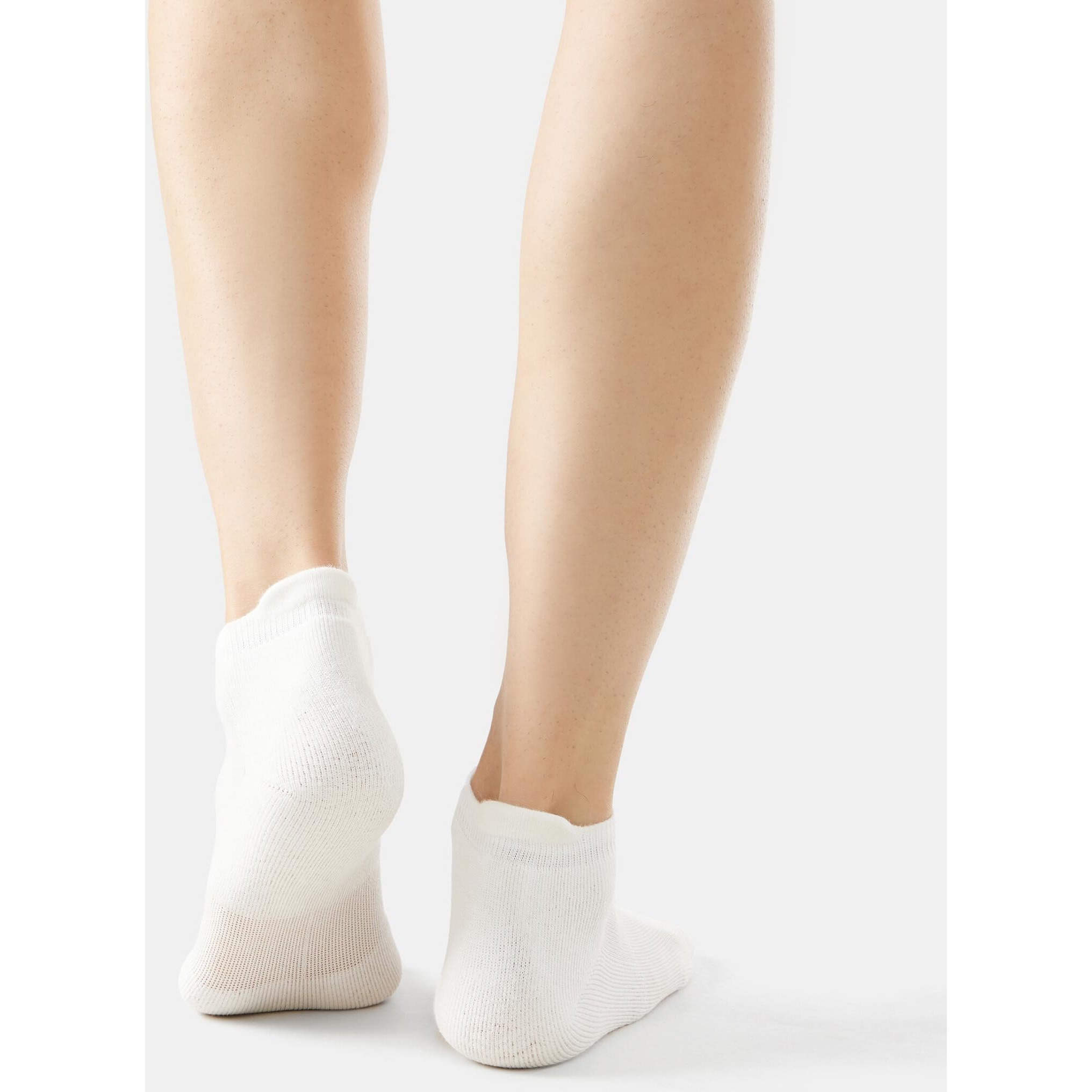 Jockey 7605 Men's Compact Cotton Stretch Low Show Socks with Stay Fresh Treatment_White_Free Size