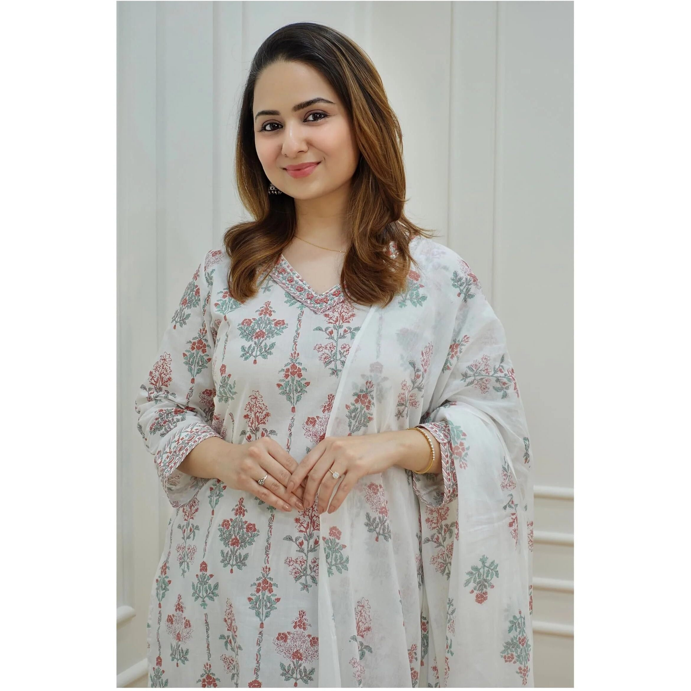 KLOSIA Women Printed Kurta and Pant Set with Dupatta (IN, Alpha, L, White)
