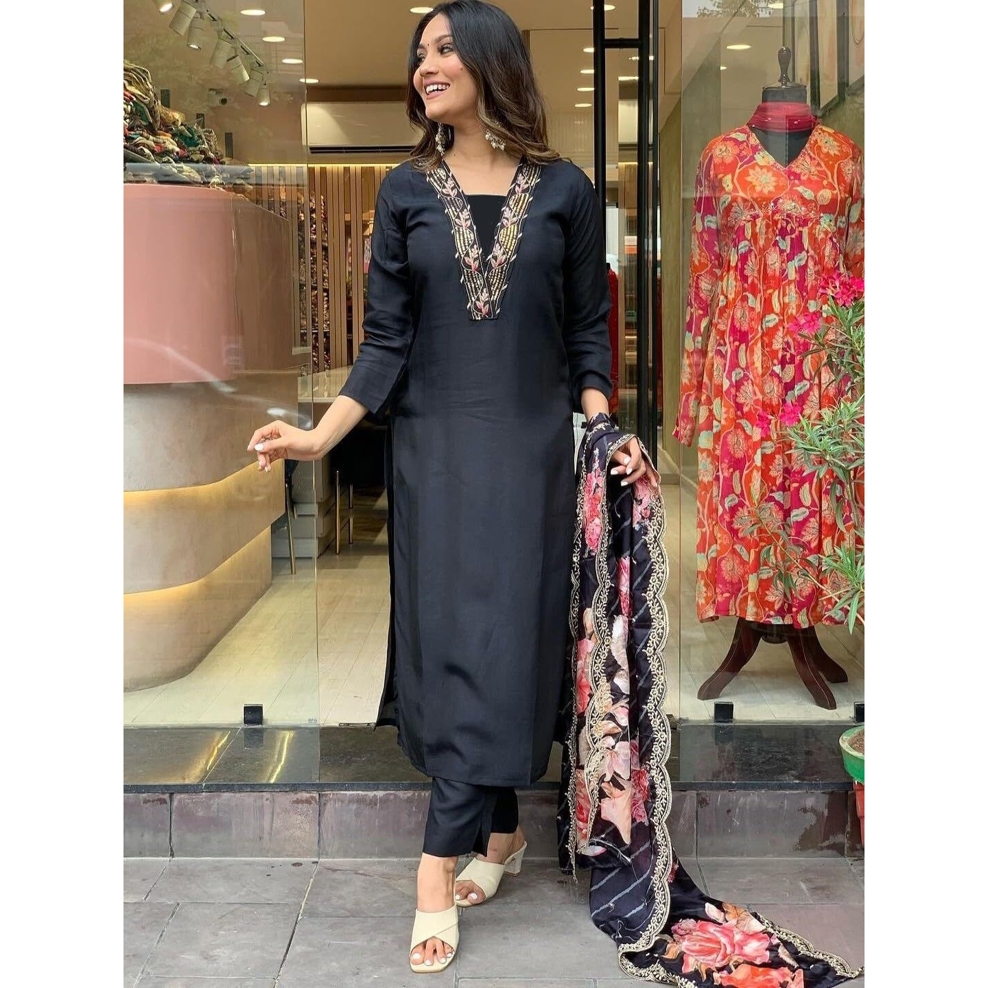 KLOSIA Women Embroidery Kurta and Pant Set with Dupatta (IN, Alpha, 2XL, Black)
