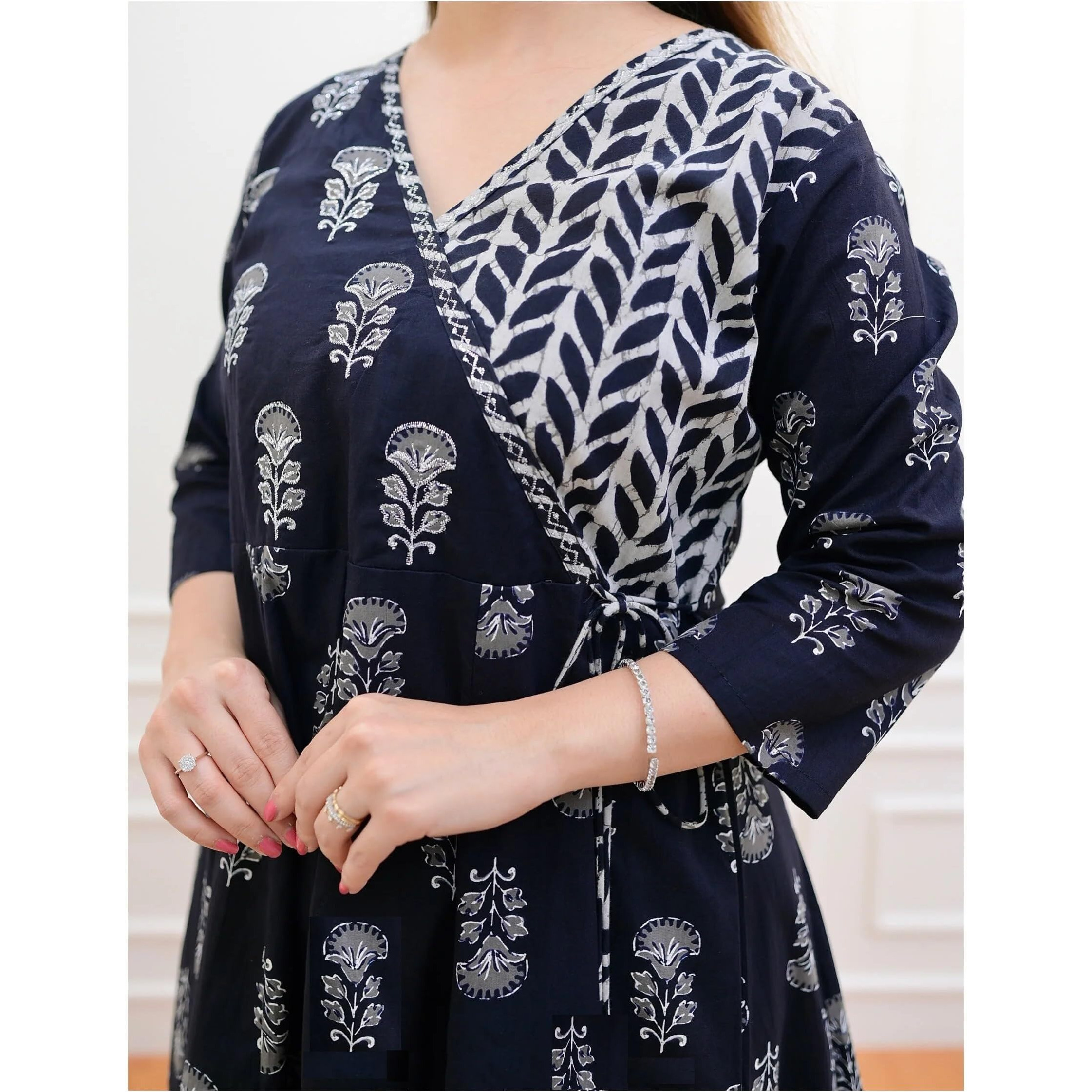 KLOSIA Women Block Printed Anagarakha Kurta Set with Dupatta (X-Large) Black