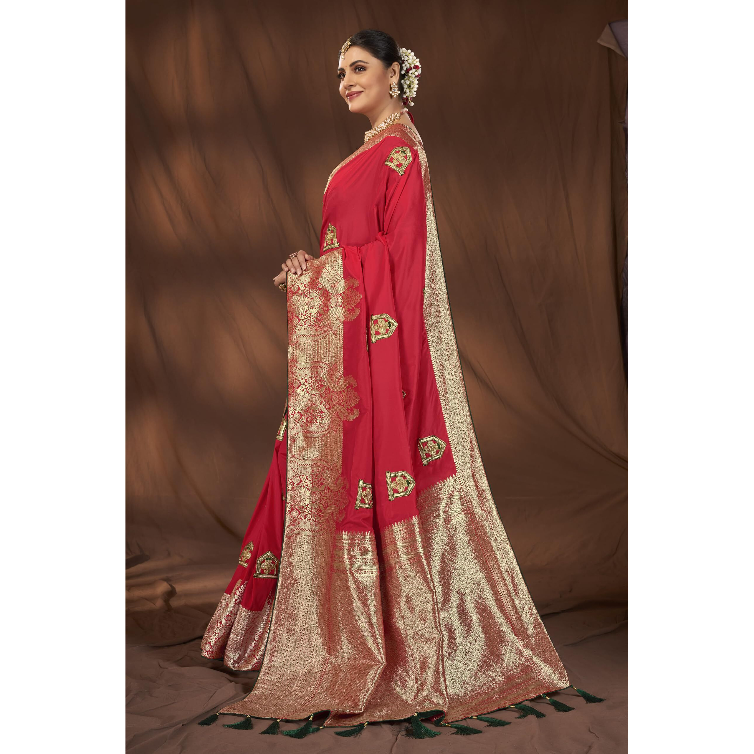 MANOHARI Banarasi Silk Woven Saree With Heavy Embroidery Blouse Piece_Mn1890 - Women, Red