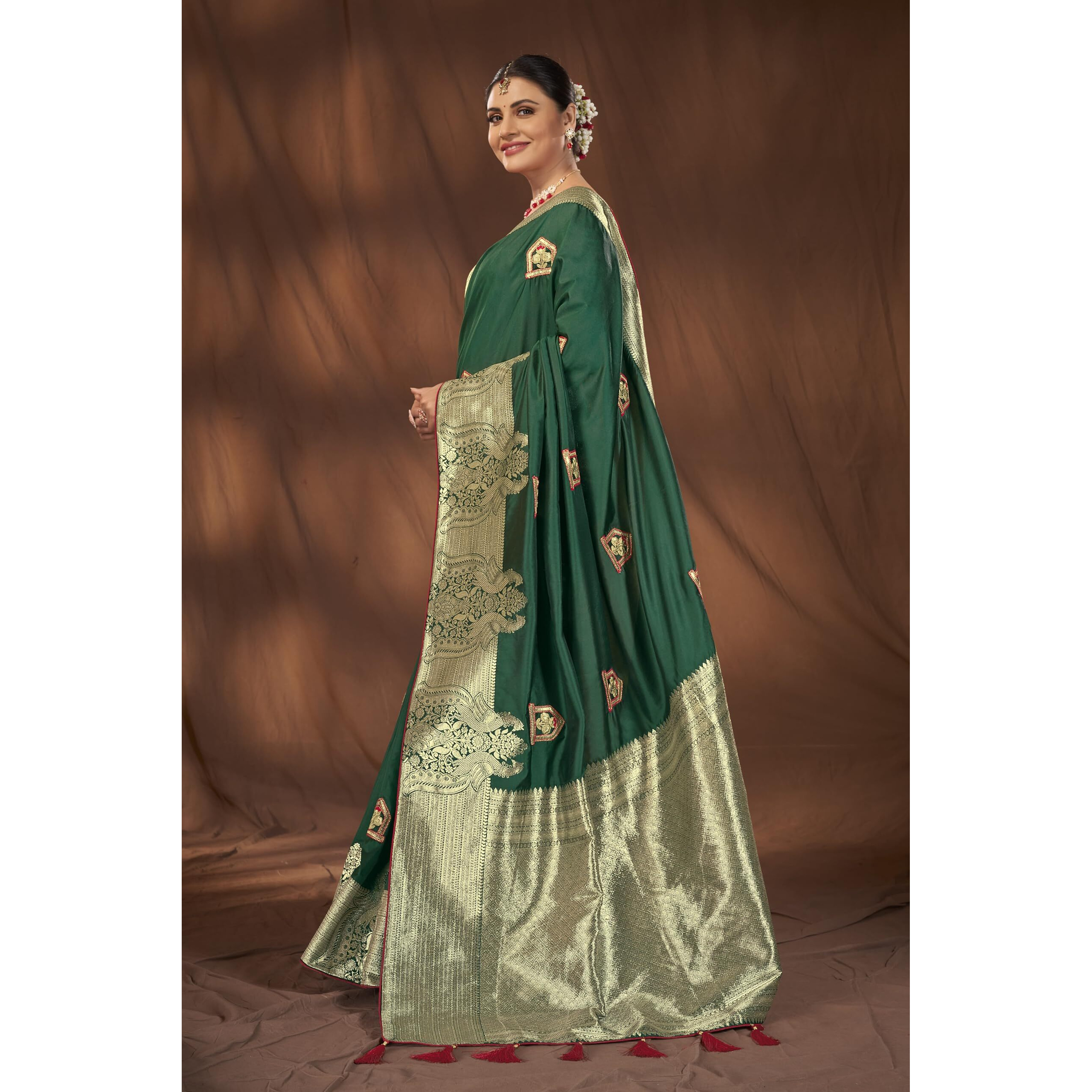 MANOHARI Banarasi Silk Woven Saree With Heavy Embroidery Blouse Piece_Mn1888 - Women, Green