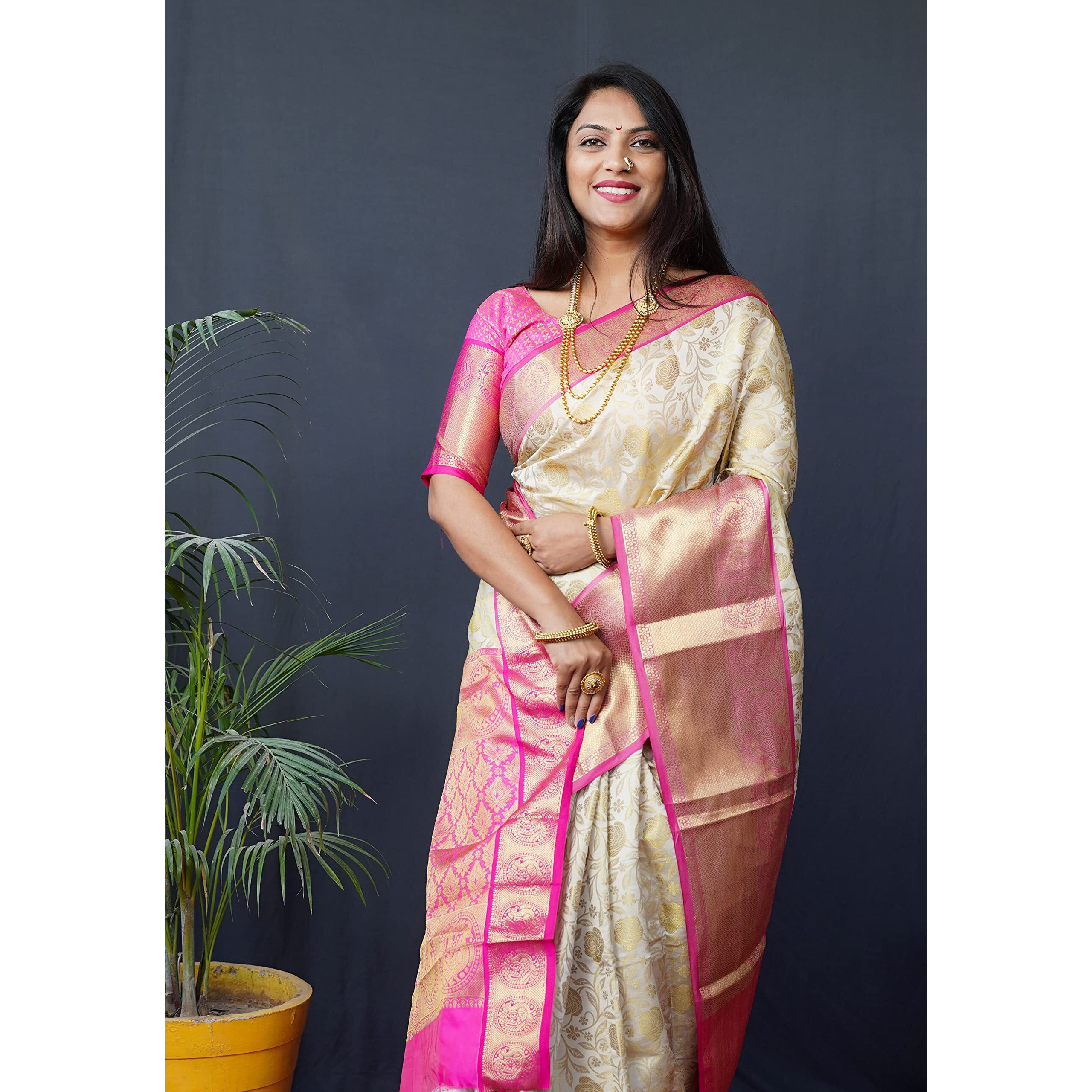 AMIRAT CLOTHING Kanchipuram Silk Saree With Unstiched Blouse Piece (White)