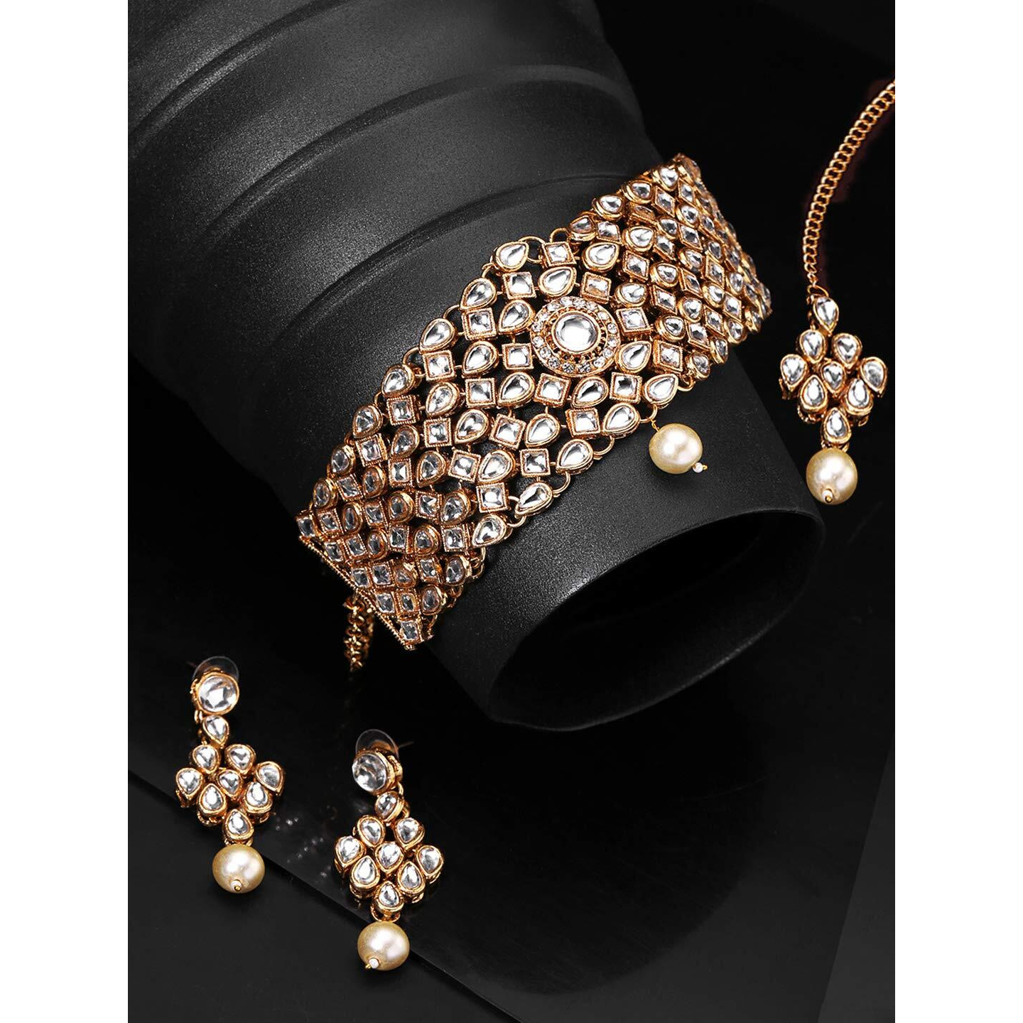 Yellow Chimes Kundan Studded Gold Plated Designer Choker Ethnic Traditional Choker Necklace Set With Maang Tikka Dangle Earrings by Yellow Chimes Gold Plated and Pearl Jewellery Set for Women (Golden)