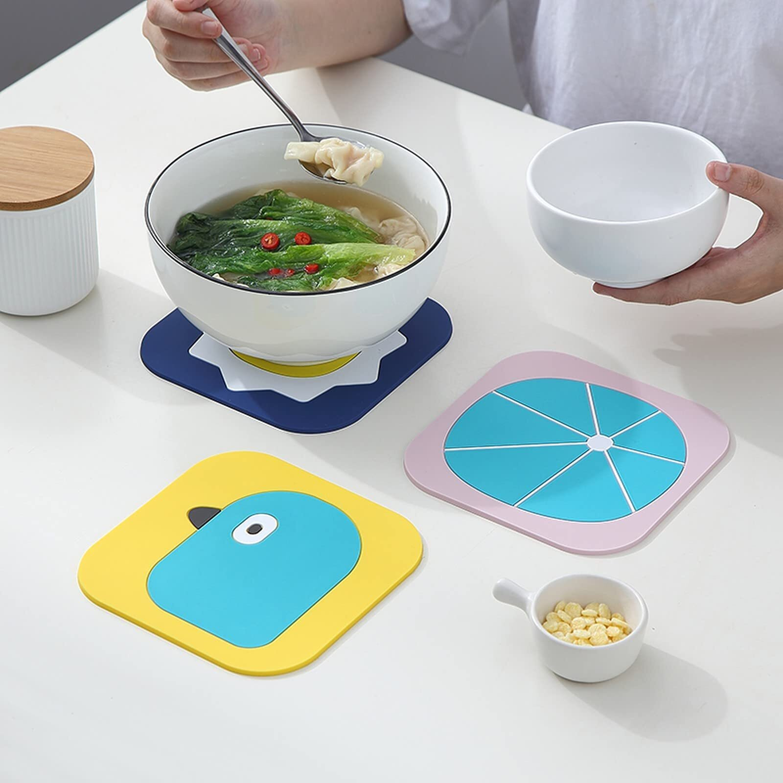 Wolpin Table Coasters Set of 4 Birds & Fish Heat Insulation Pad for Big Hot Pots & Pans Casserole/Bowl/Dining Table Mat Pad/Tea Coasters Anti-Slip (15 x 15 cm) Waterproof