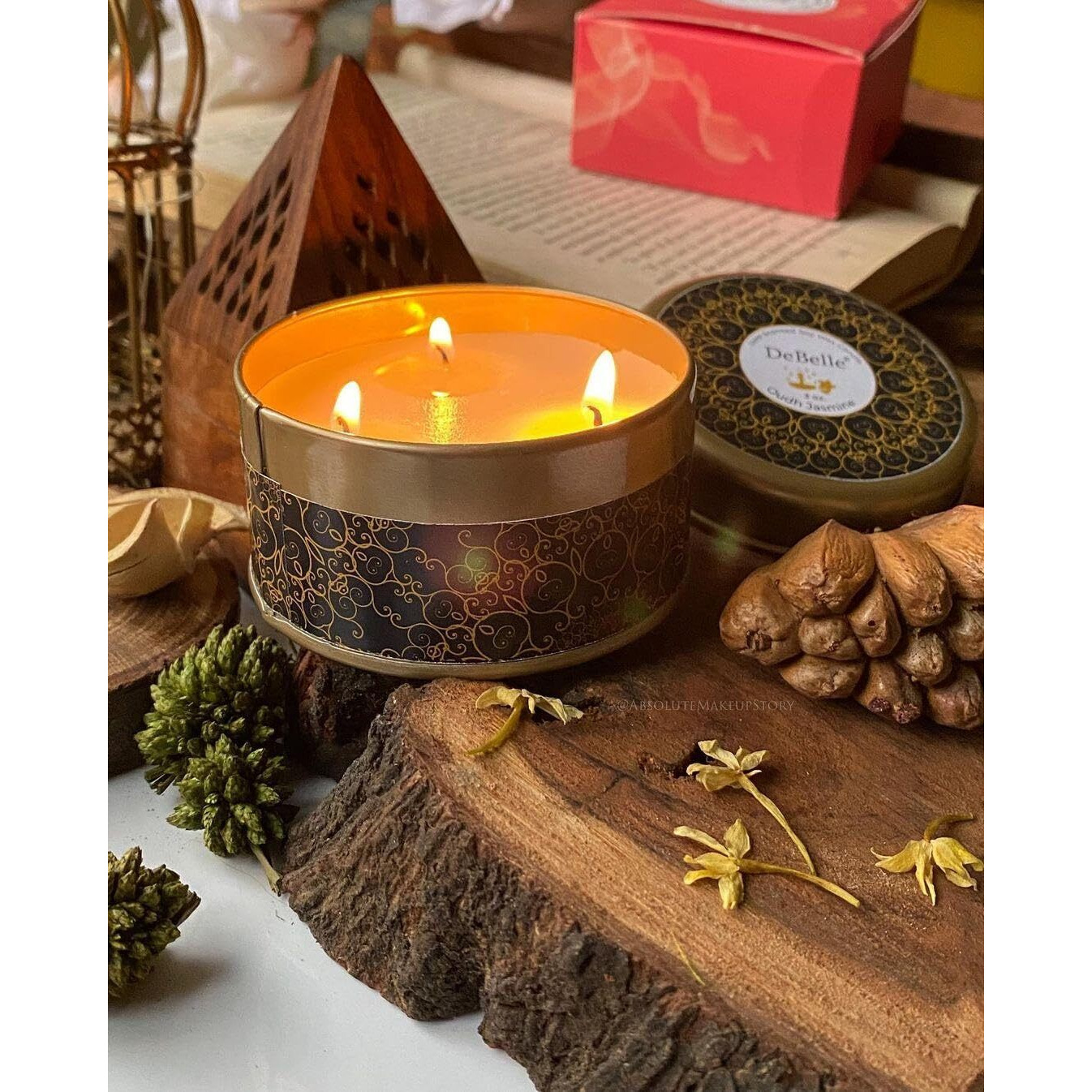 DeBelle Luxe Scented Soy Wax Candle - Oudh Jasmine | Upto 14 Hours| Best Gift, Decoration, Celebration Floral| Reusable Tin| Travel friendly Scented Candle
