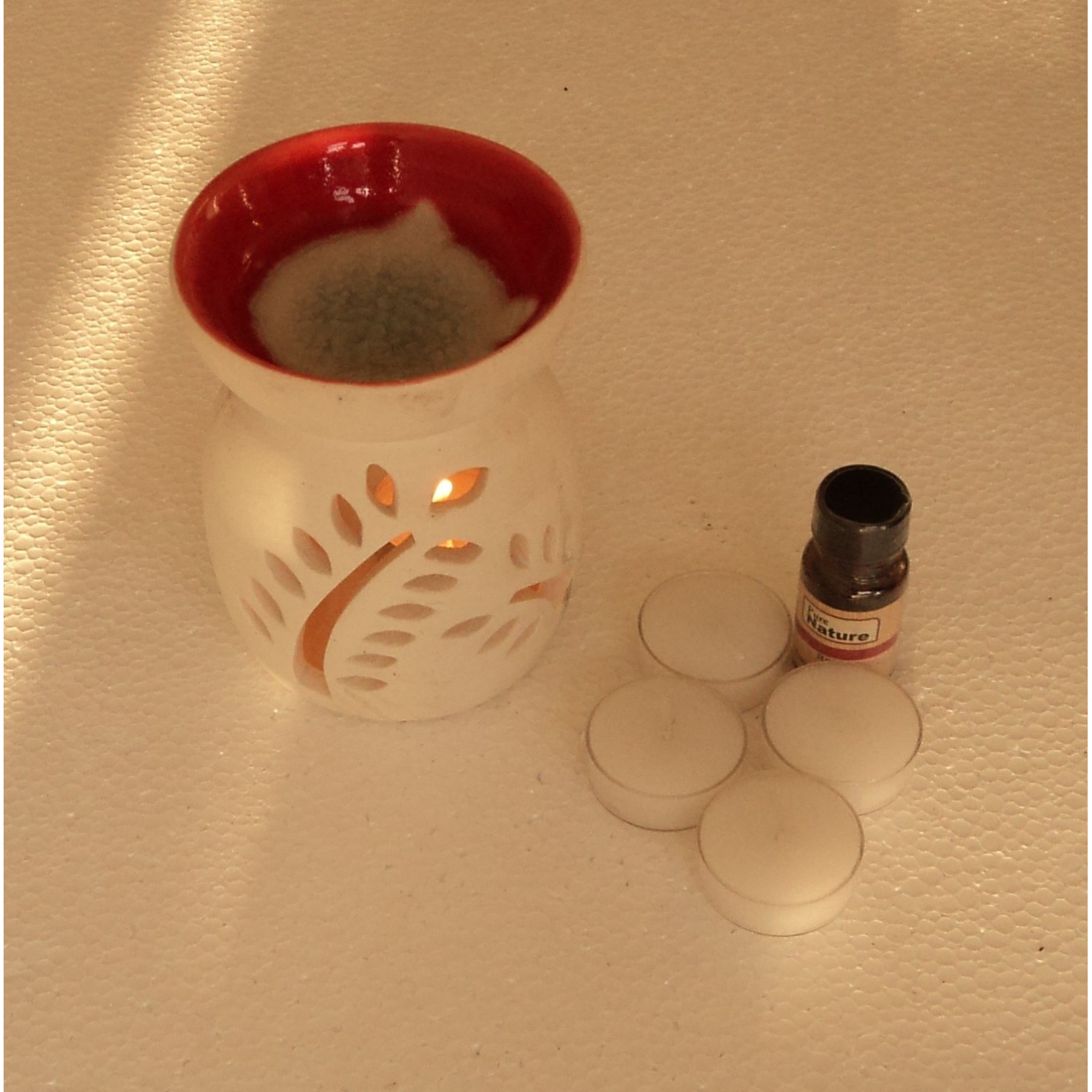 Pure Source India Ceramic Aroma with 10 ML Rose Aroma Oil Plus 4 Tea Light Candle