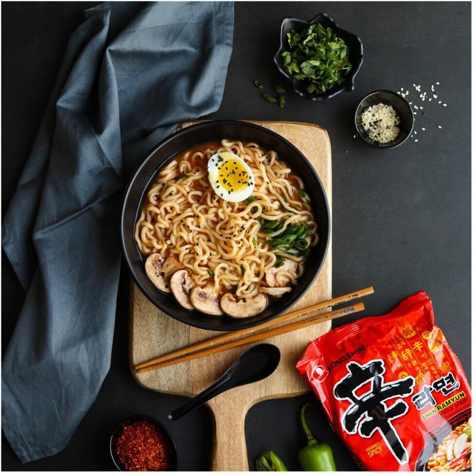 Nongshim Shin Ramyun Korean Style Spicy Noodle Soup Instant Noodles, 21.16 Oz 600 G