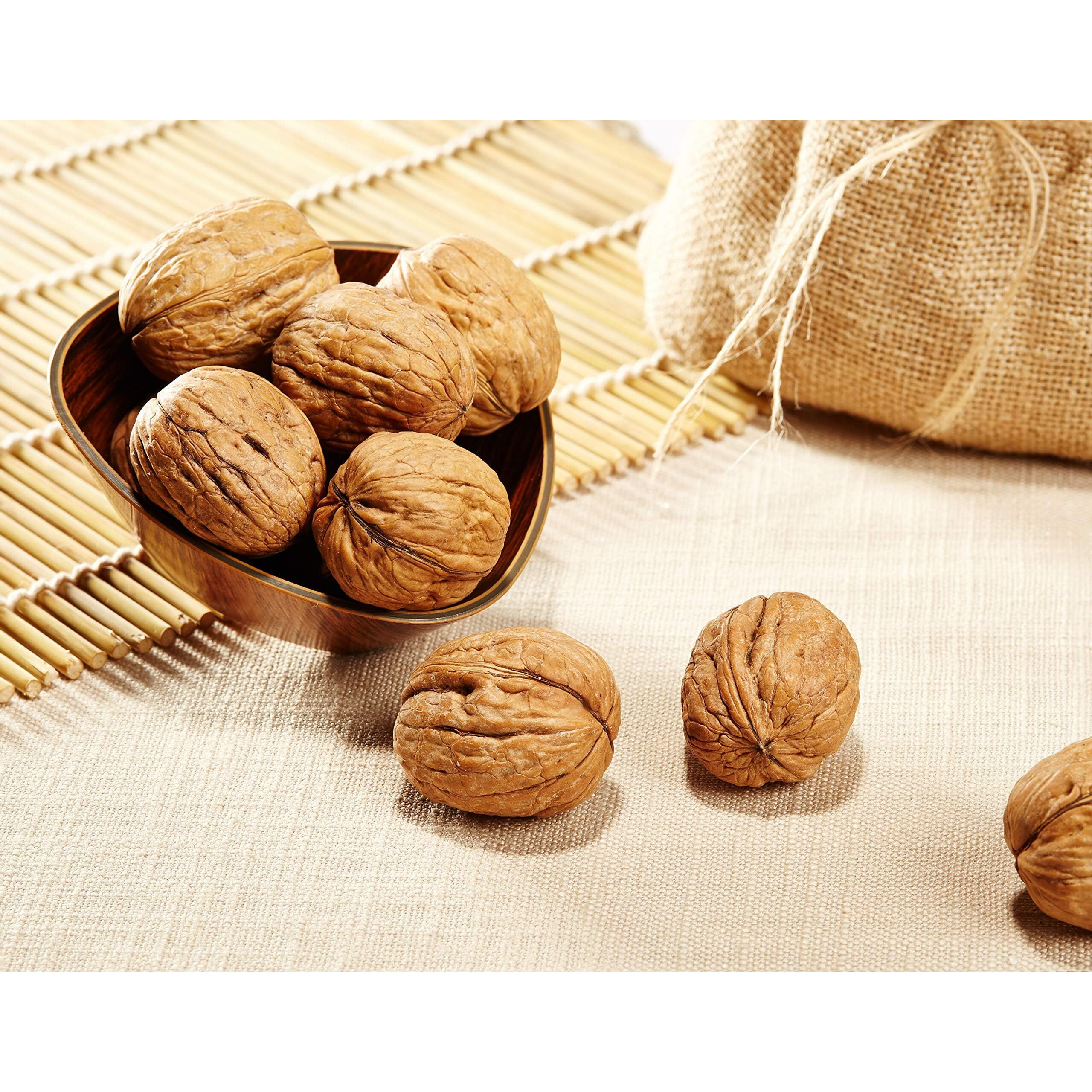 Amazon Brand - Vedaka Premium Inshell Walnuts, 1kg (500gm x 2)
