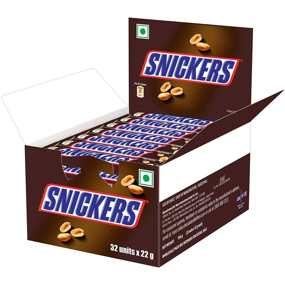 Snickers Peanut Filled Chocolate Bar | Loaded with Delicious & Nutritious Roasted Peanuts, Nougat & Caramel | Nutty Chocolate Treat for Sharing | 22G | Pack of 32, 800 Gm