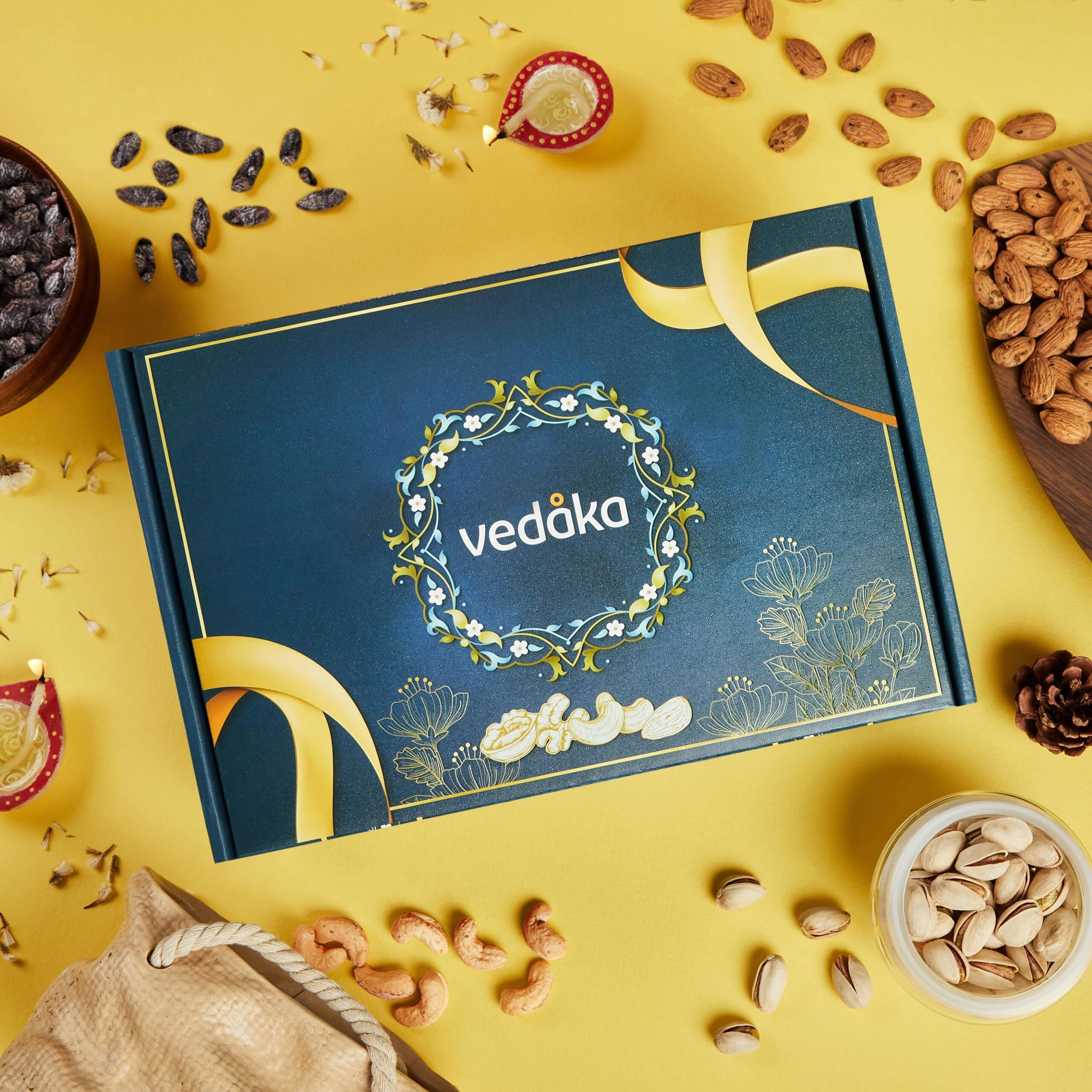 Amazon Brand - Vedaka Flavored Dry Fruits | Gift Box | 500 gm | Peri Peri Cashew 150 gm, Black Pepper Almond 150 gm, Chatpata Black Raisin 200 gm